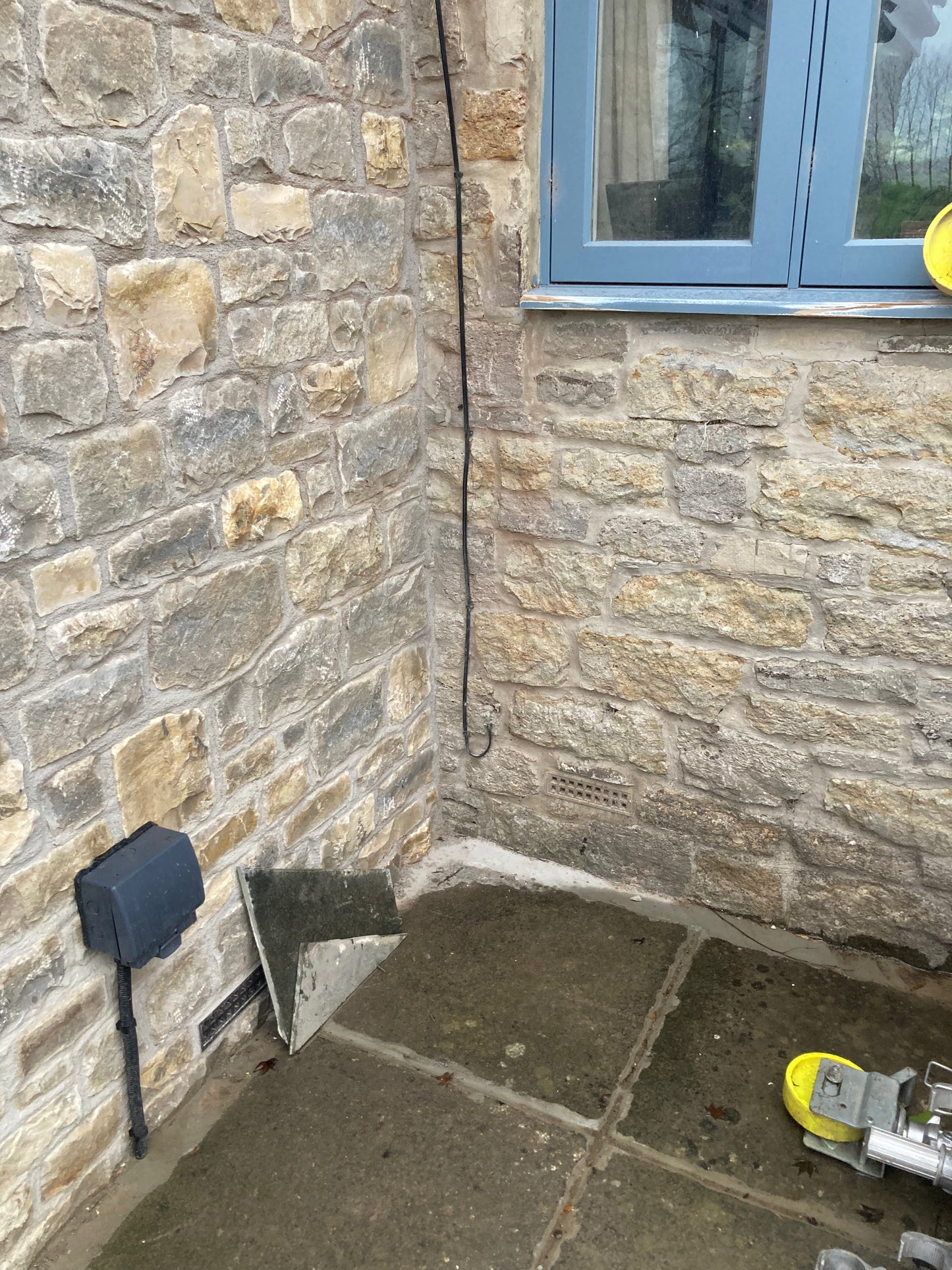 High Quality White & Light Grey Lias Limestone Mendip Building Stone