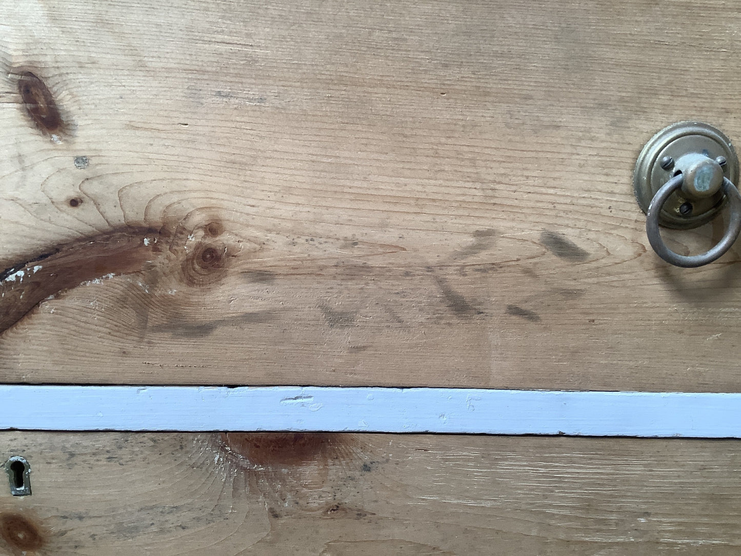 Black marks on 2nd long drawer