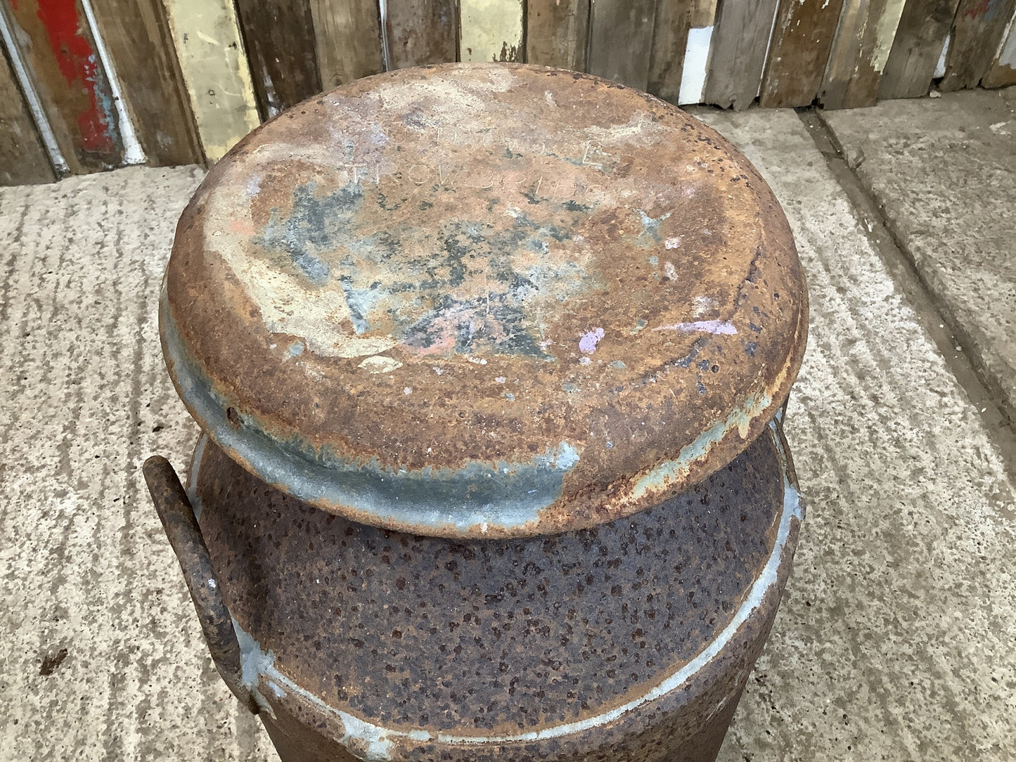 Oakdale Creameries Vintage 1940s Rusty Steel Dairy 10 Gallon Milk Churn Metal