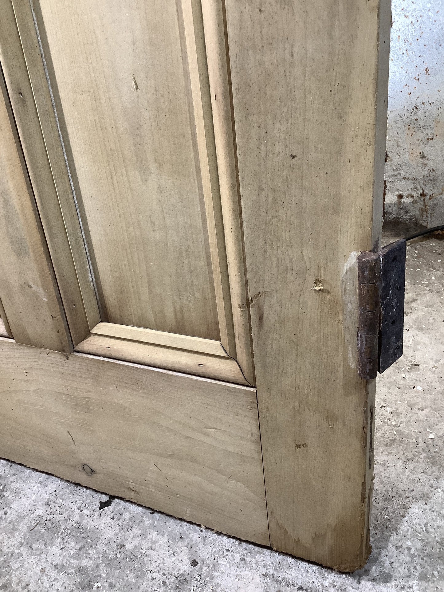 12th Picture showing large hinges need some wd40