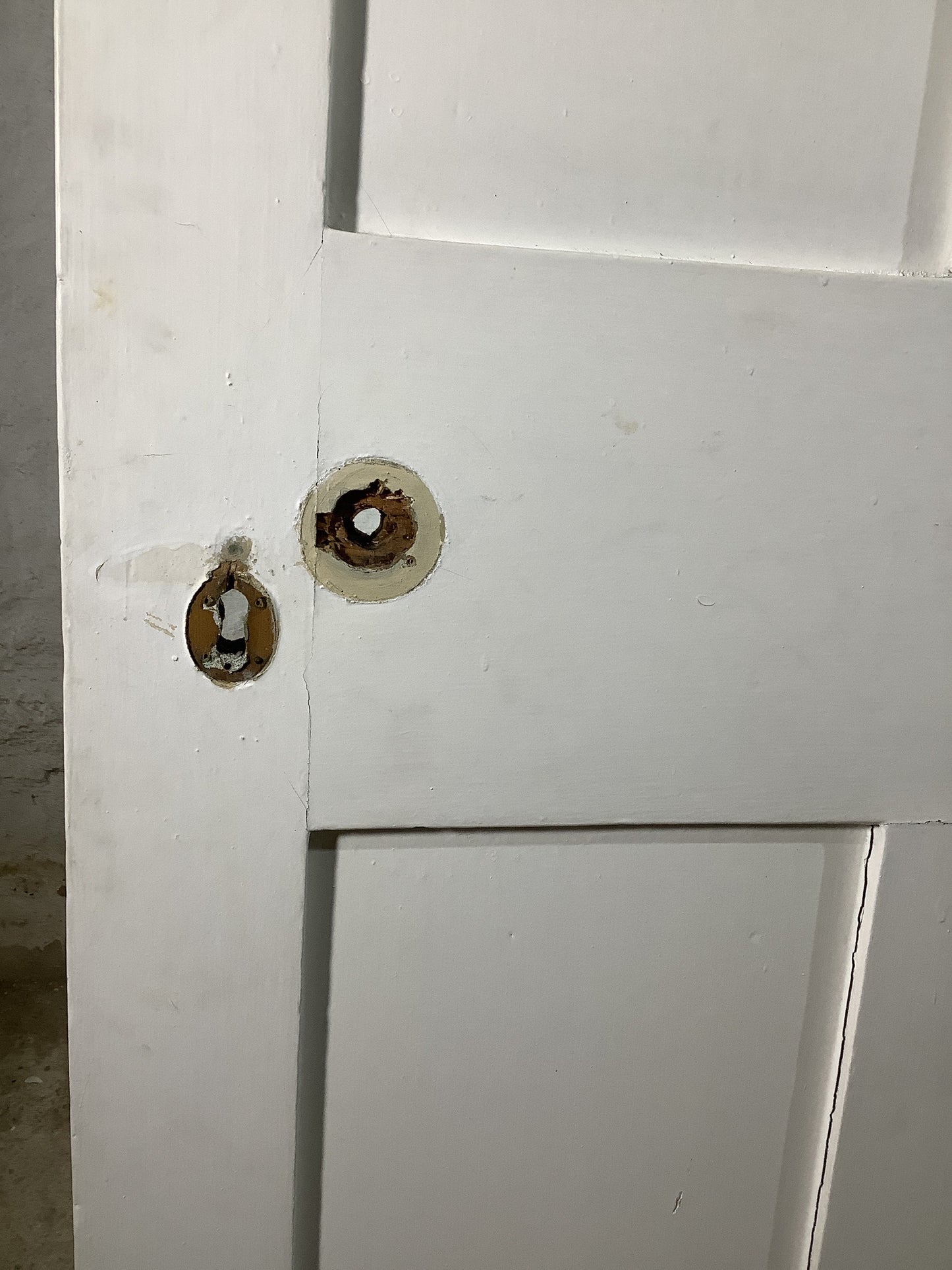 5th picture showing lock holes