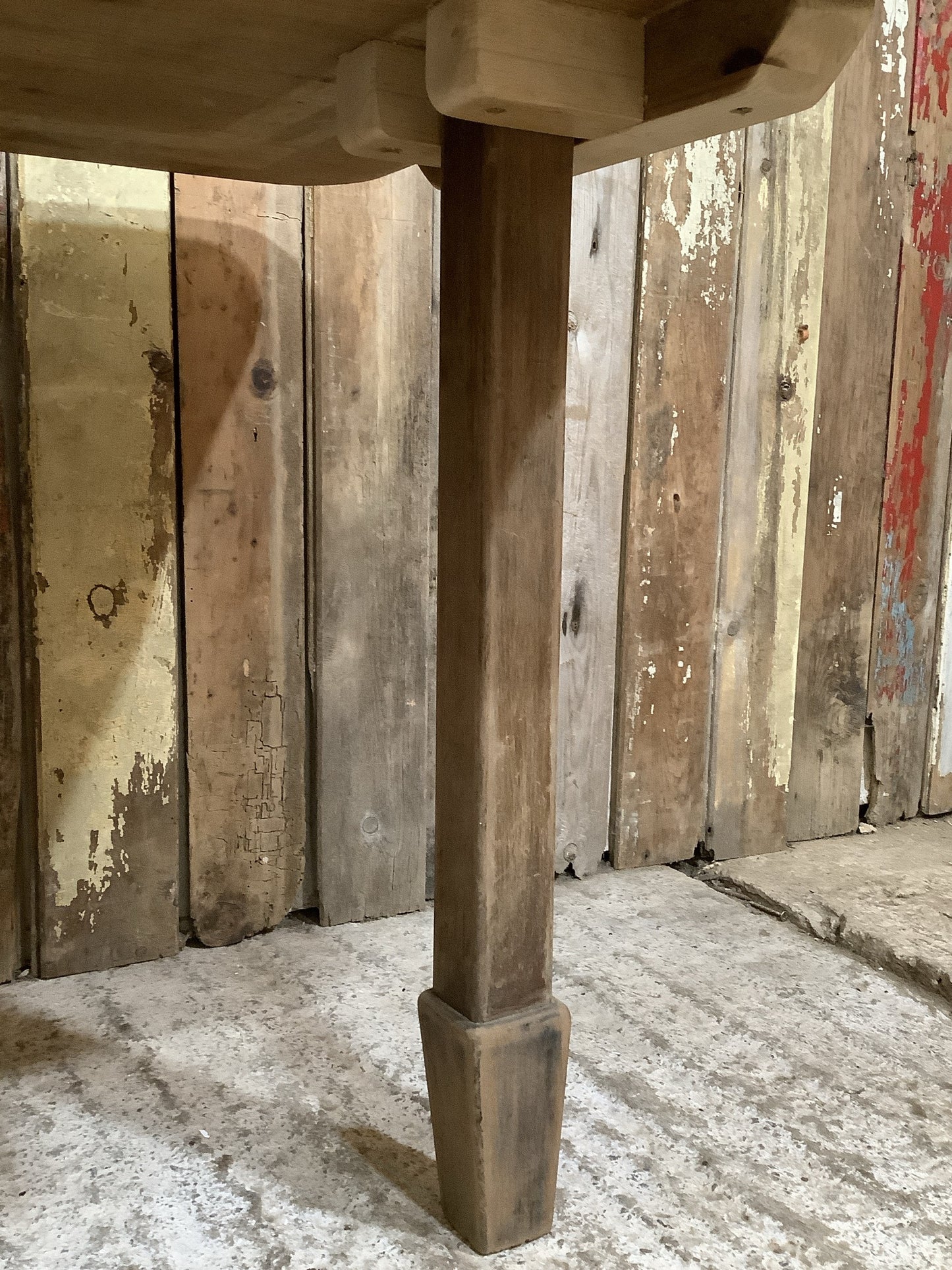 Reclaimed table leg