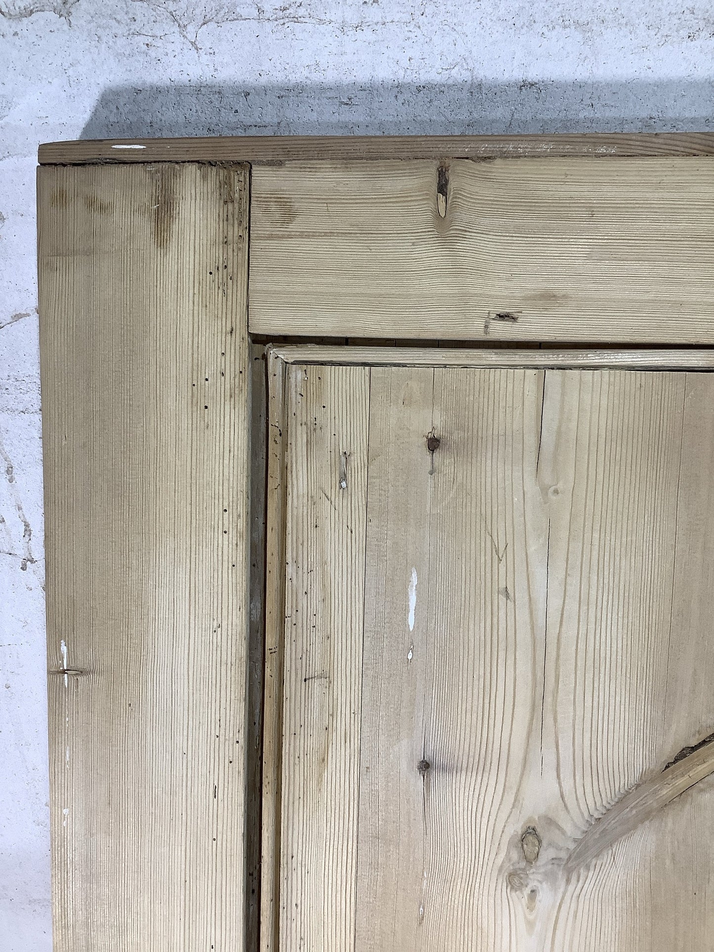 5th picture showing height measurement does not include this strip of wood