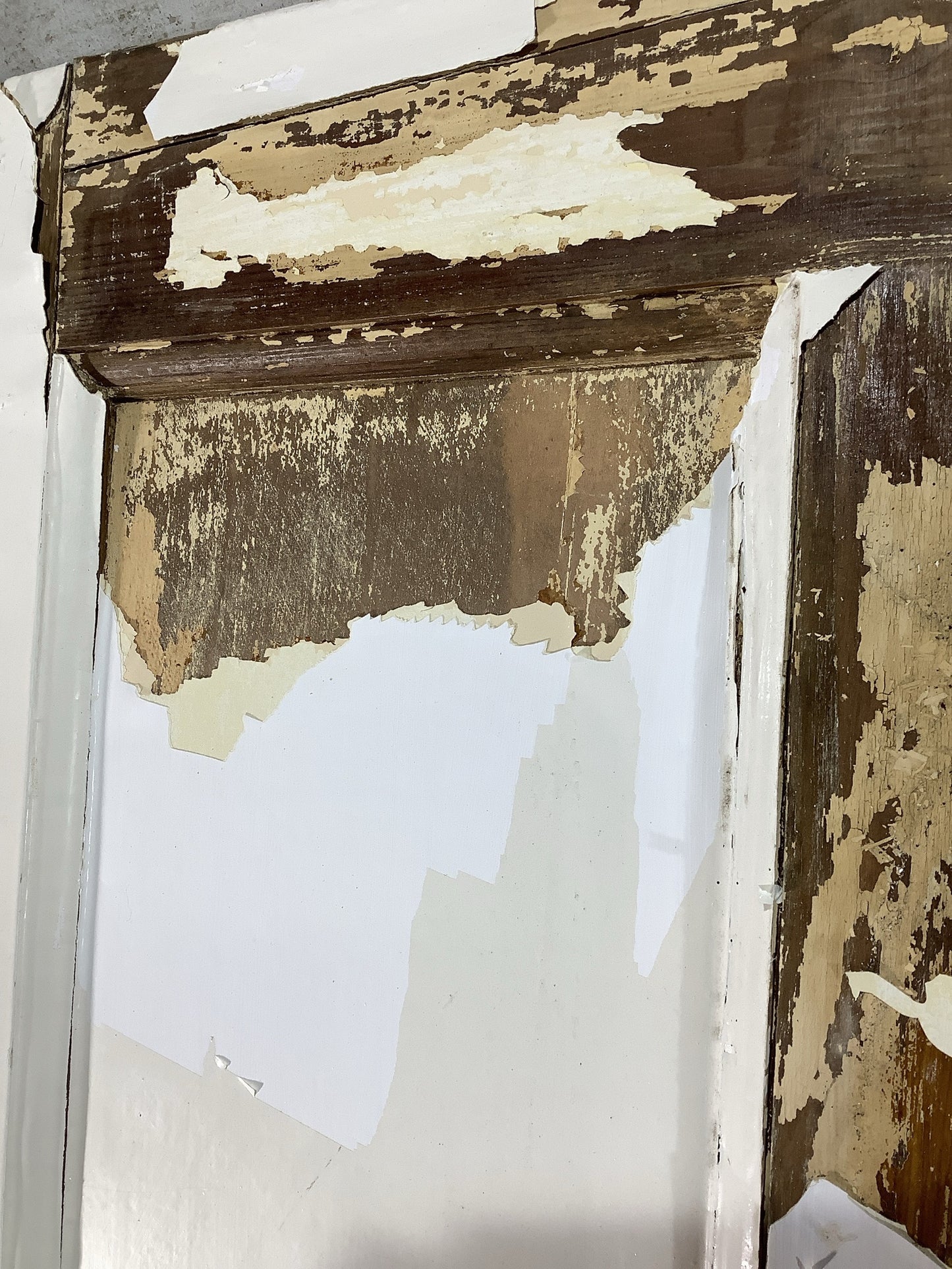 5th picture showing old paint is peeling off