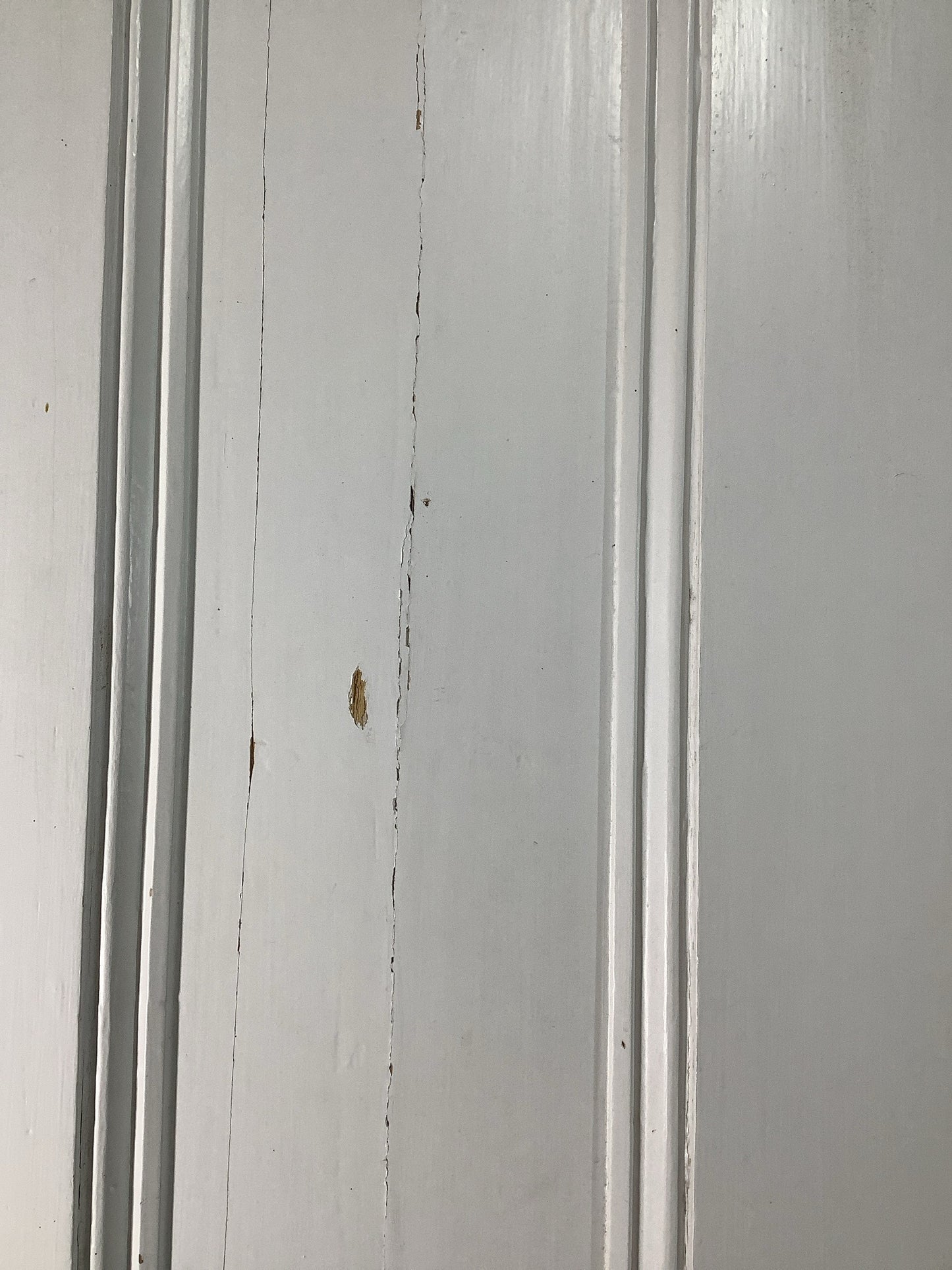 4th Picture showing split in top panel
