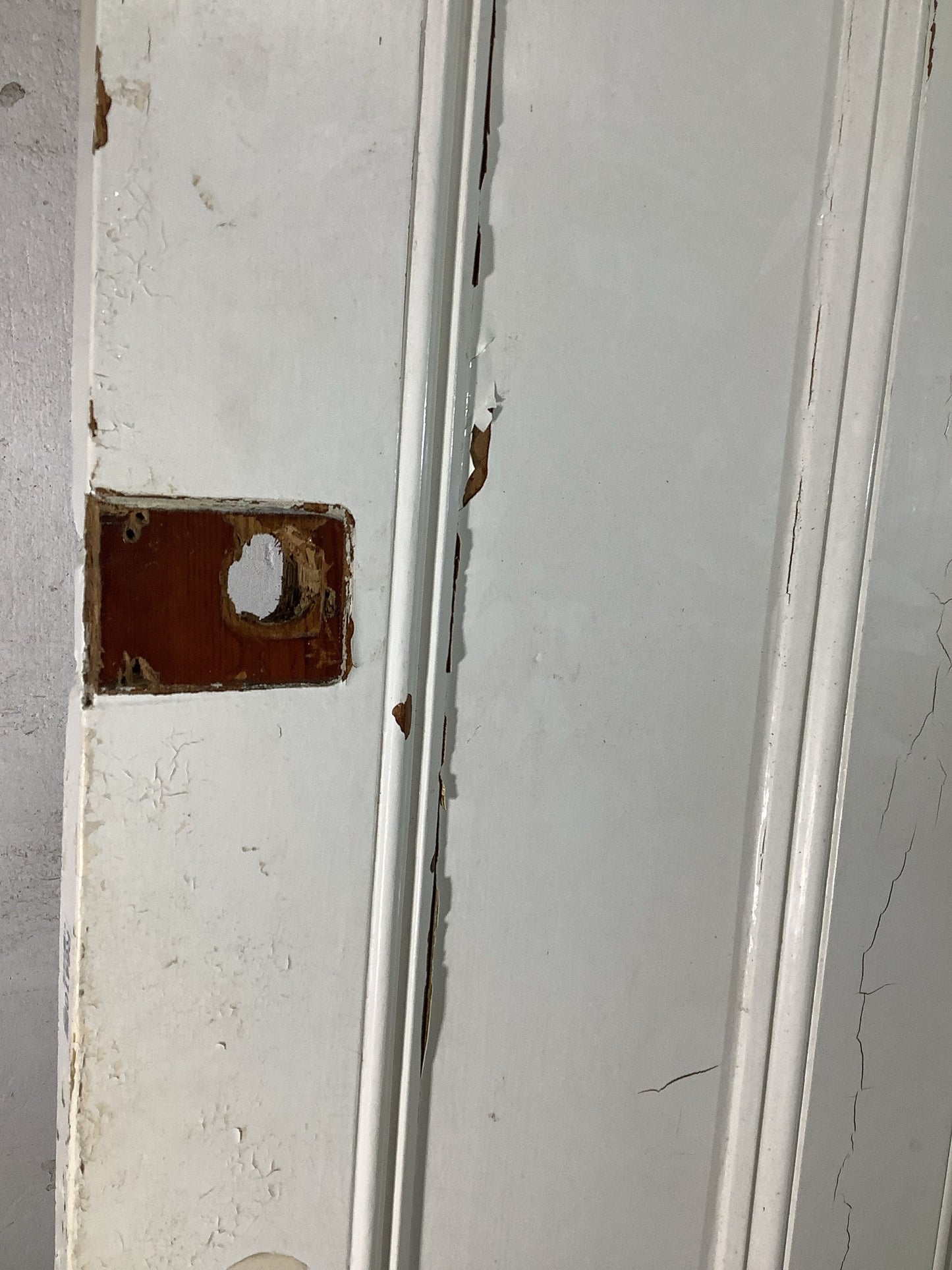 10th Picture showing old yale lock hole
