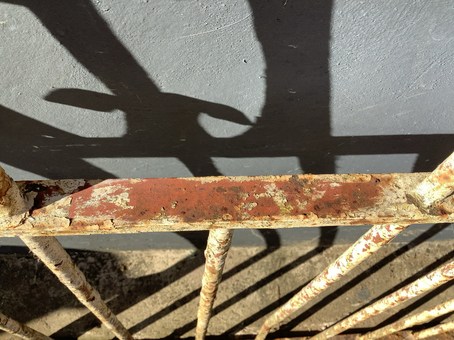 Rustic Pair Of Painted Cast Iron Old Metal Garden Driveway Gates