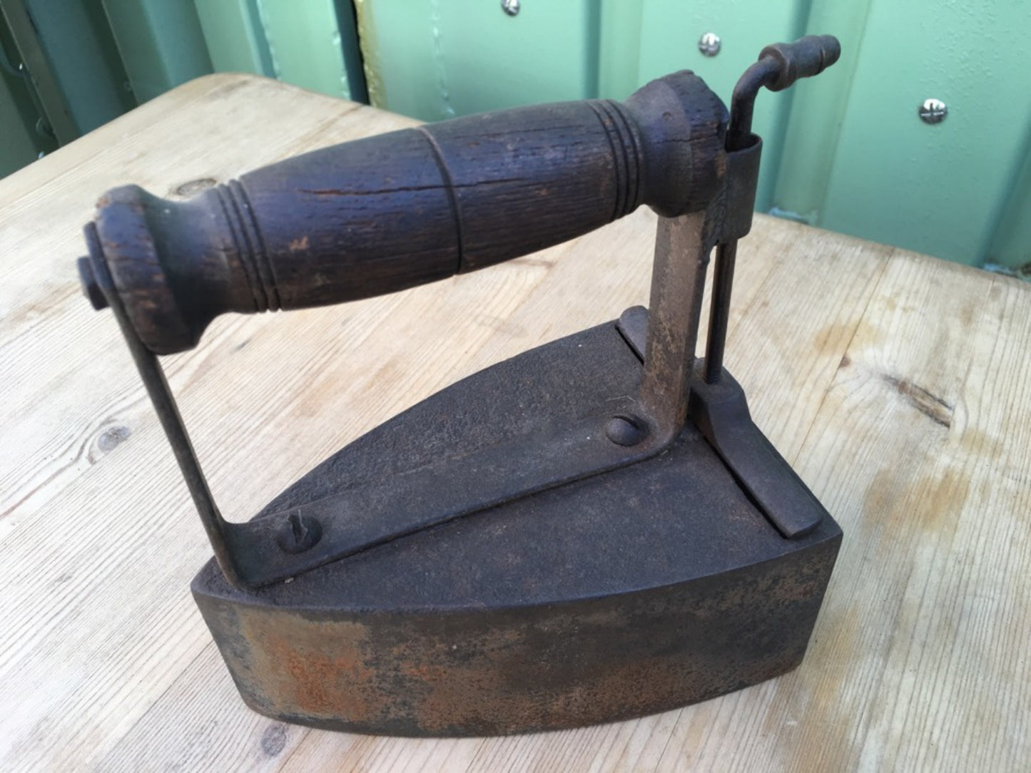 Interesting Collectable Rare Old Cast Iron Flat Hot Iron For Clothes 17x15.4cm
