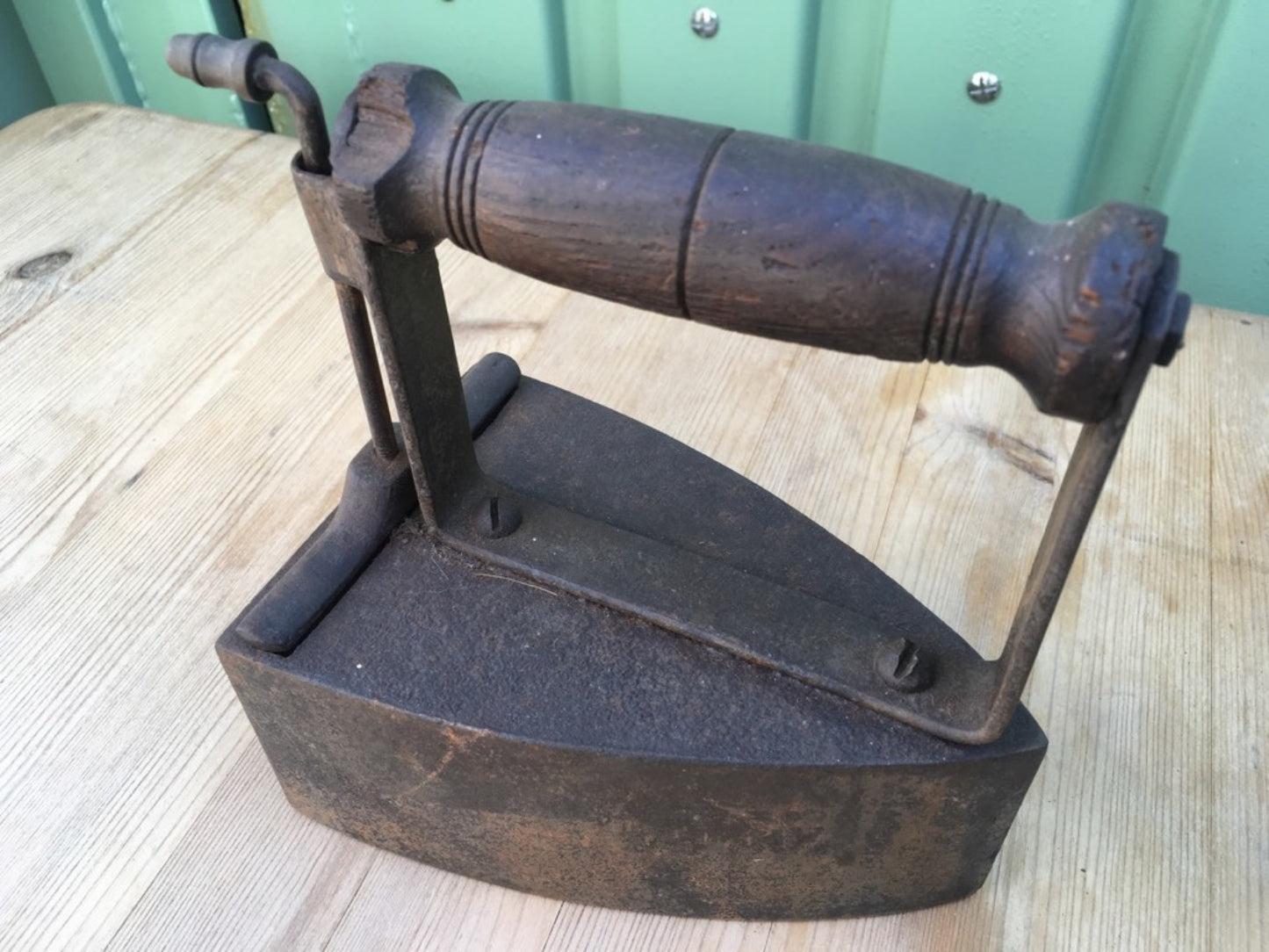 Interesting Collectable Rare Old Cast Iron Flat Hot Iron For Clothes 17x15.4cm