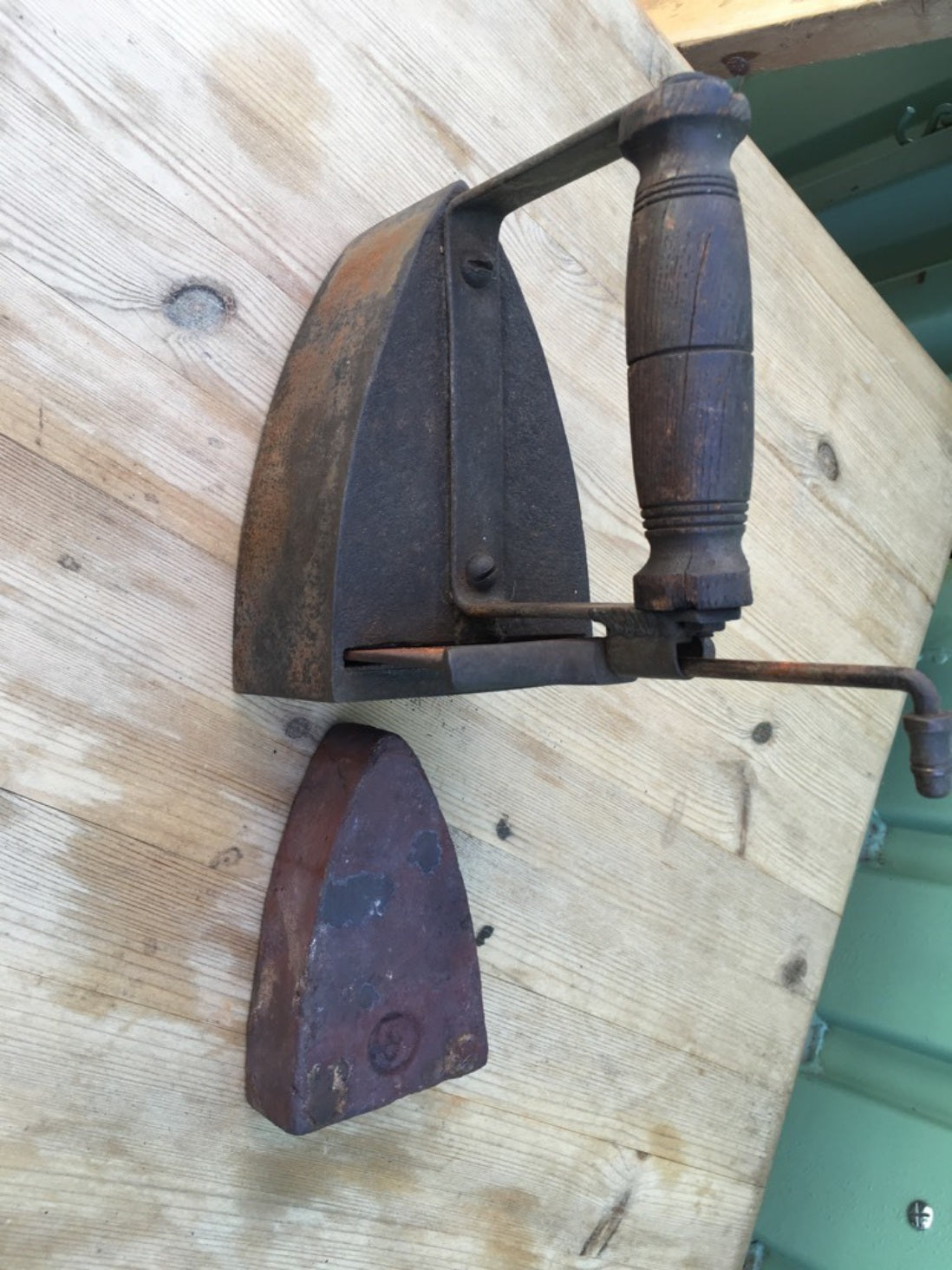 Interesting Collectable Rare Old Cast Iron Flat Hot Iron For Clothes 17x15.4cm