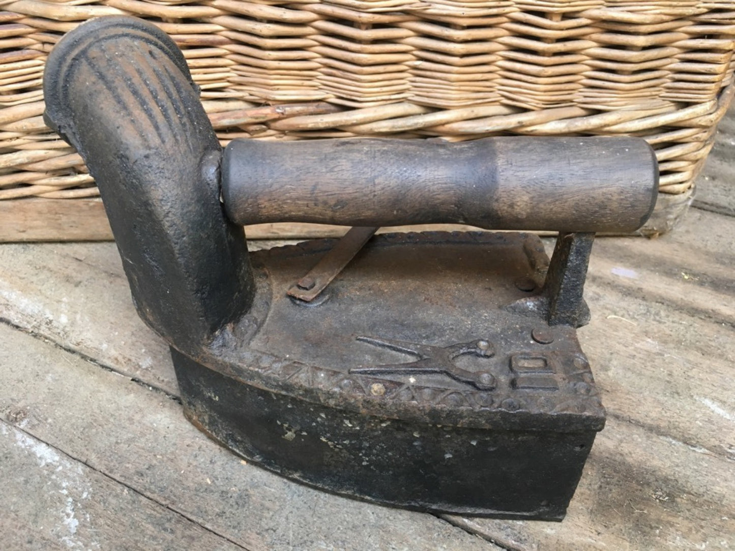 Interesting Old Cast Iron Coal Charcoal Flat Clothes Hot Iron 7” Long