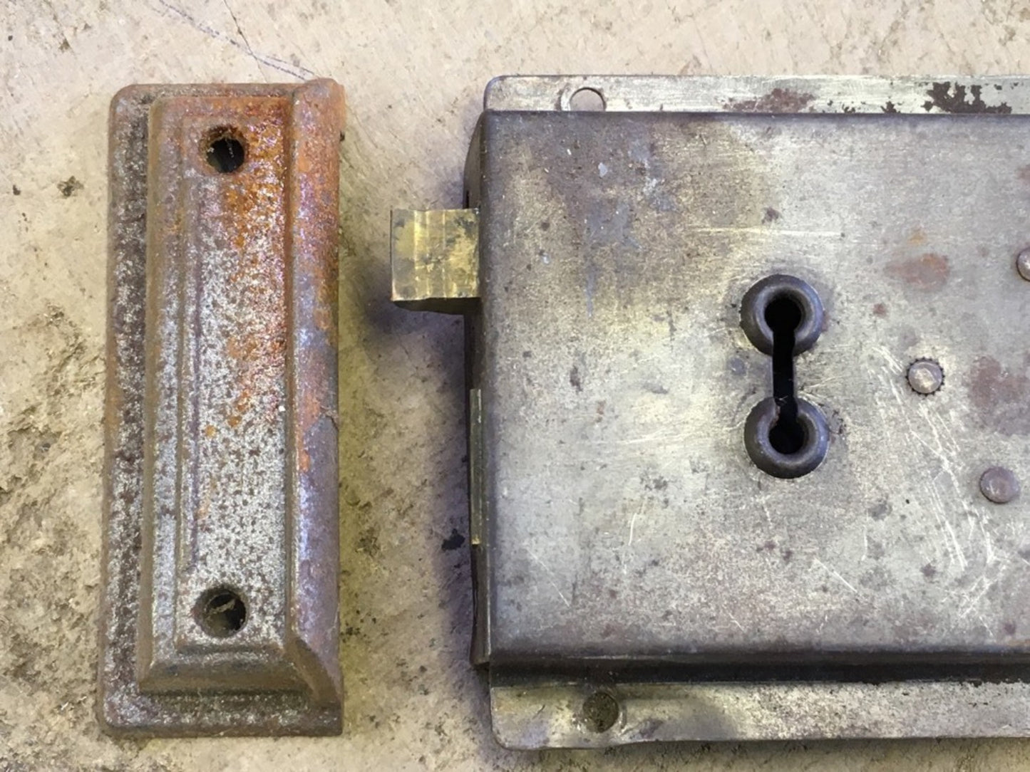 New 4" Cast Iron Door Rim Lock Keep Frame Catch