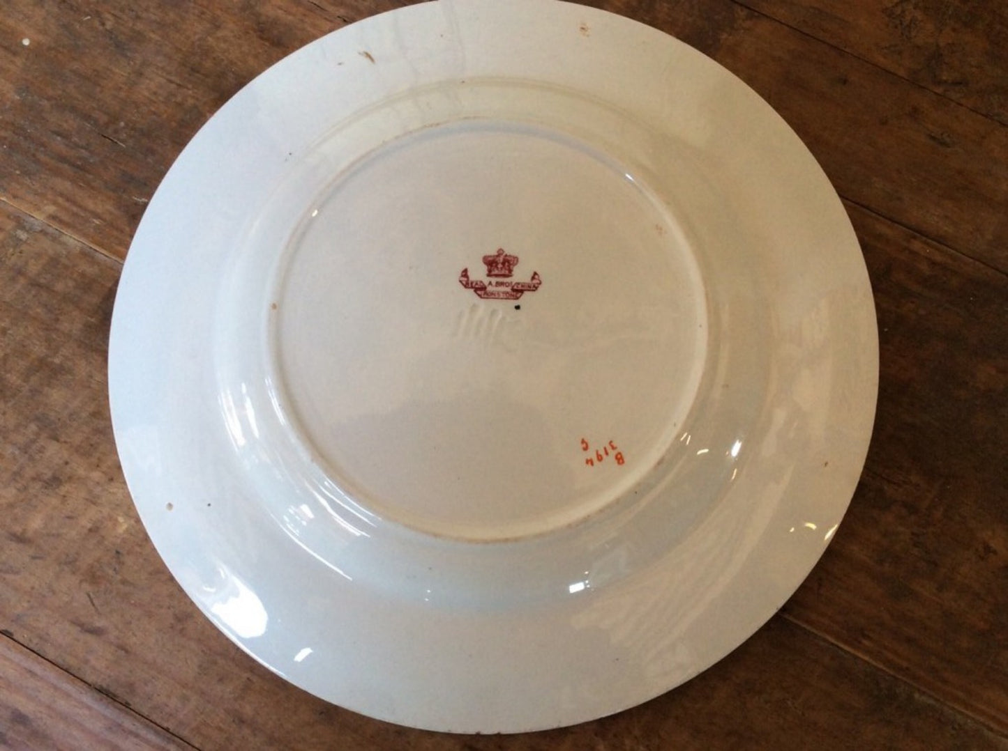 Four Interesting Ironstone China Plates Matching Pattern 23.6cm & 26cm Diameter