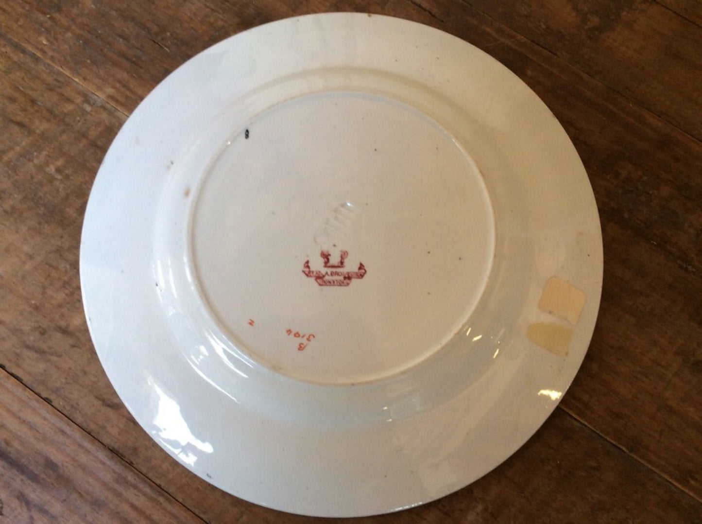 Four Interesting Ironstone China Plates Matching Pattern 23.6cm & 26cm Diameter