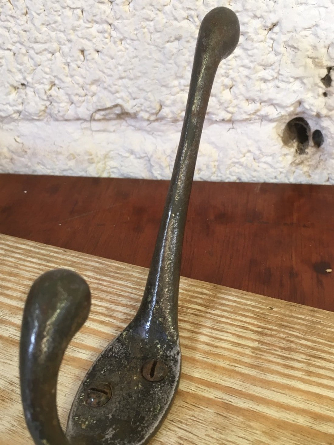 23 7/8” X 5 5/8” Lovely Old Reclaimed Pine Rack Of 3 Cast Iron Single Coat Hooks