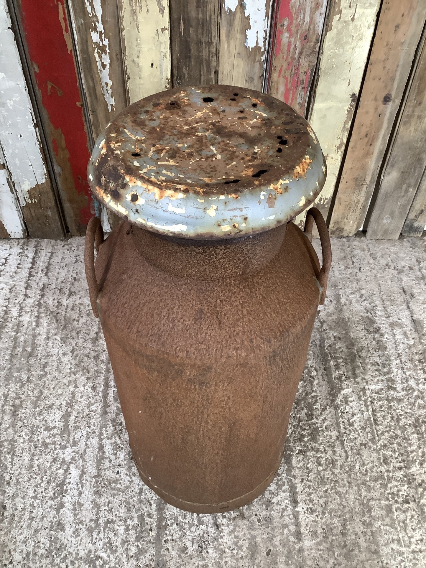 1930s Rusty Steel Metal Milk Churn With Lid Garden Feature 2'6"H