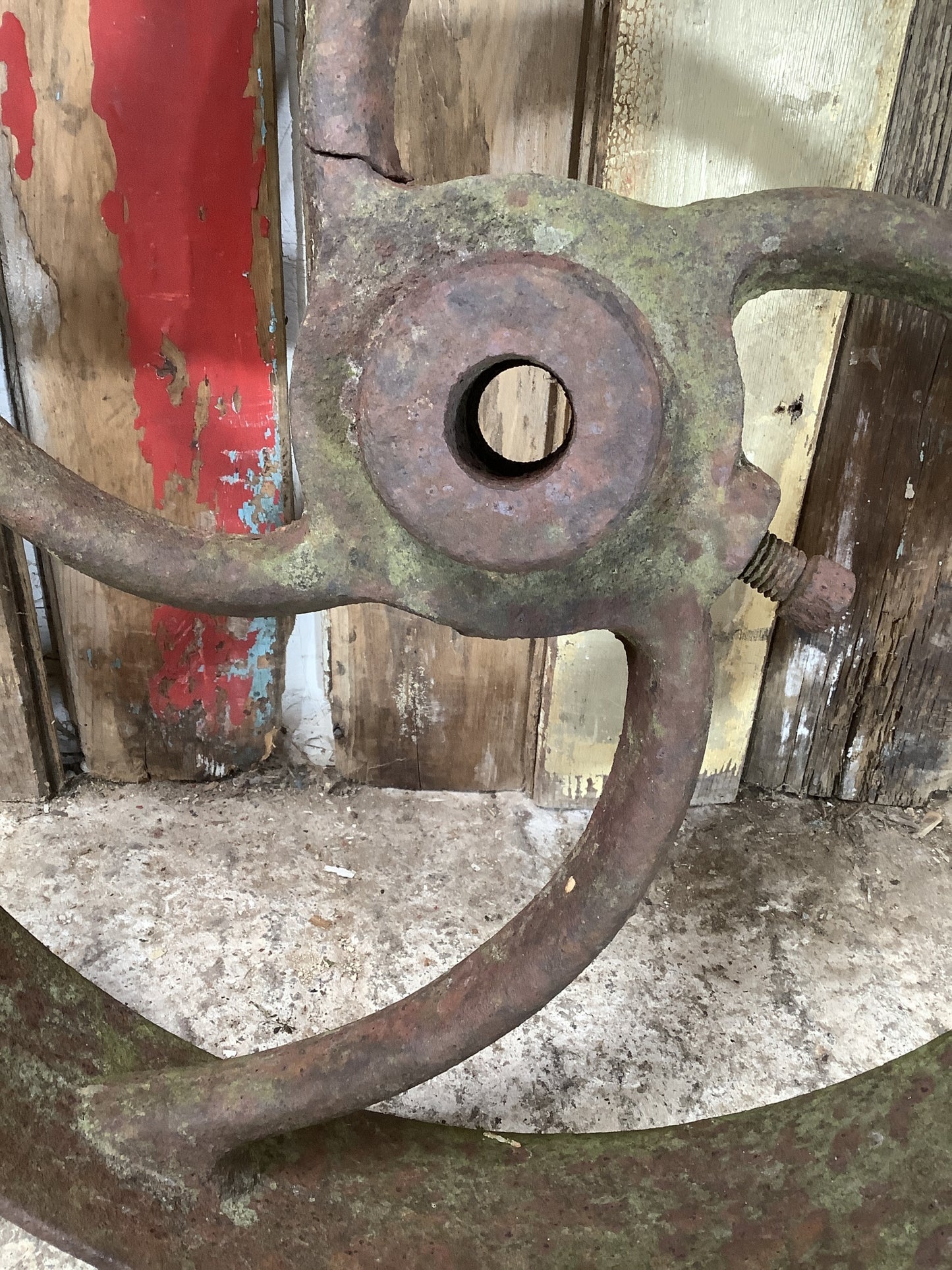 Old Cast Iron Metal 4 Spoke Machine Fly Wheel
