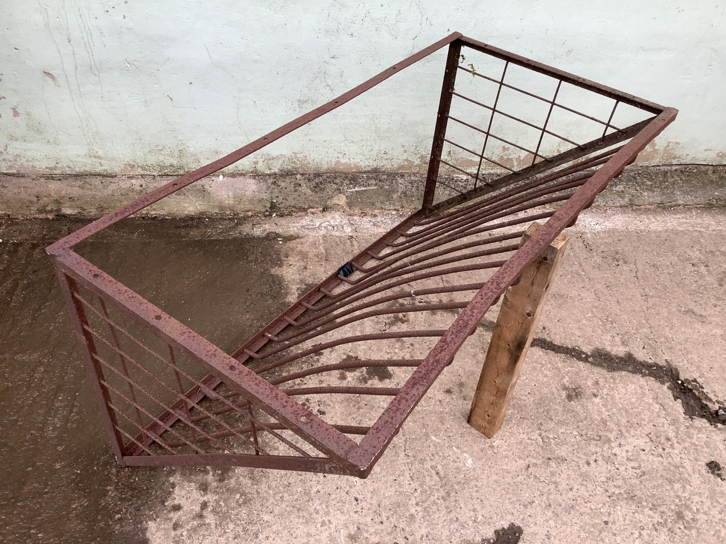 2'0"H 4'0"x W Reclaimed Old Metal Steel Wall Hay Feeder Rack Flower Planter!