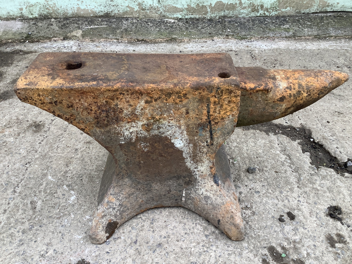 Reclaimed Heavy Old Cast Iron Blacksmiths Metal Working Anvil Single Beck