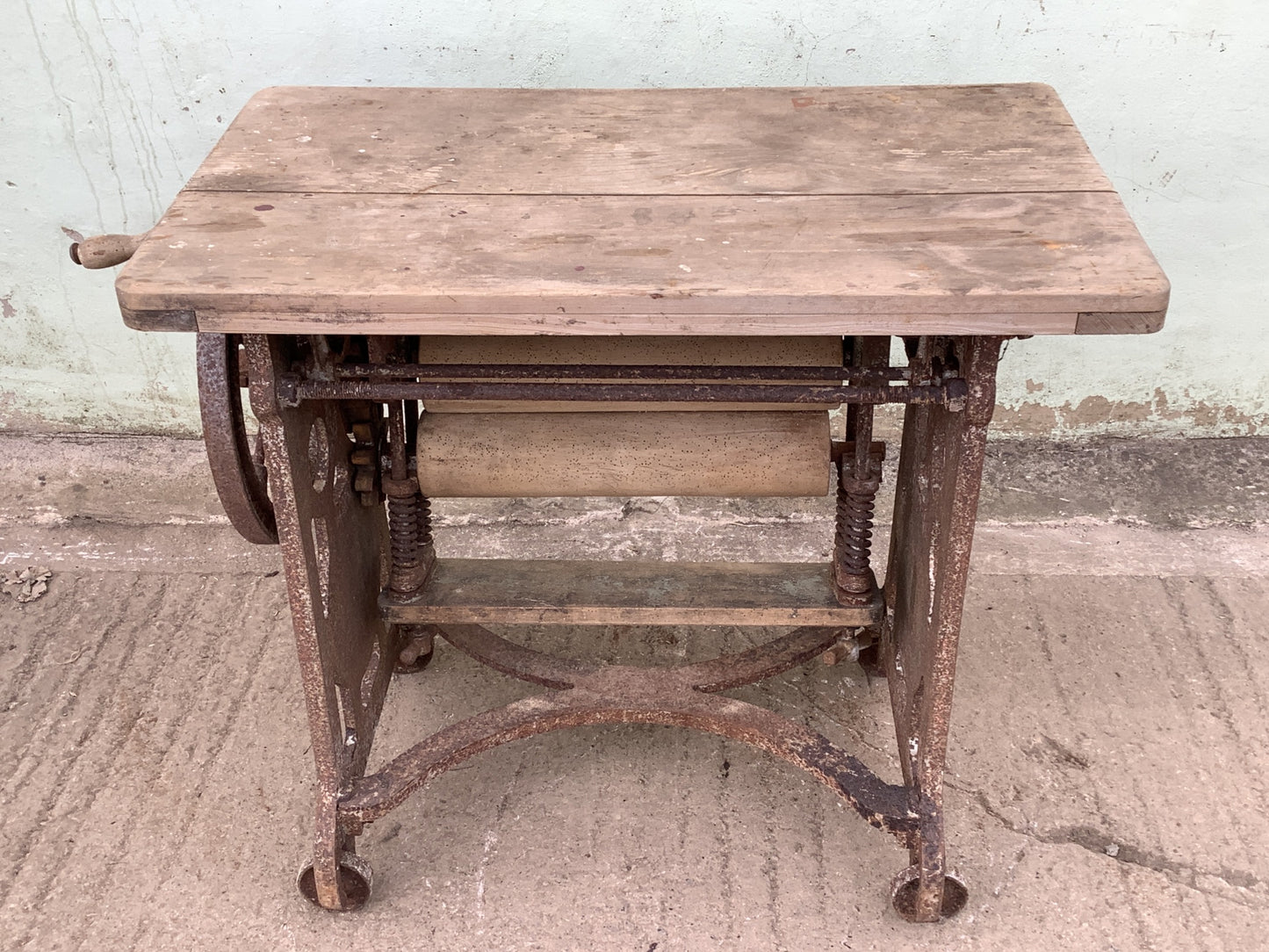 Nice Old Reclaimed 1930s Vintage Cast Iron Washing Mangle
