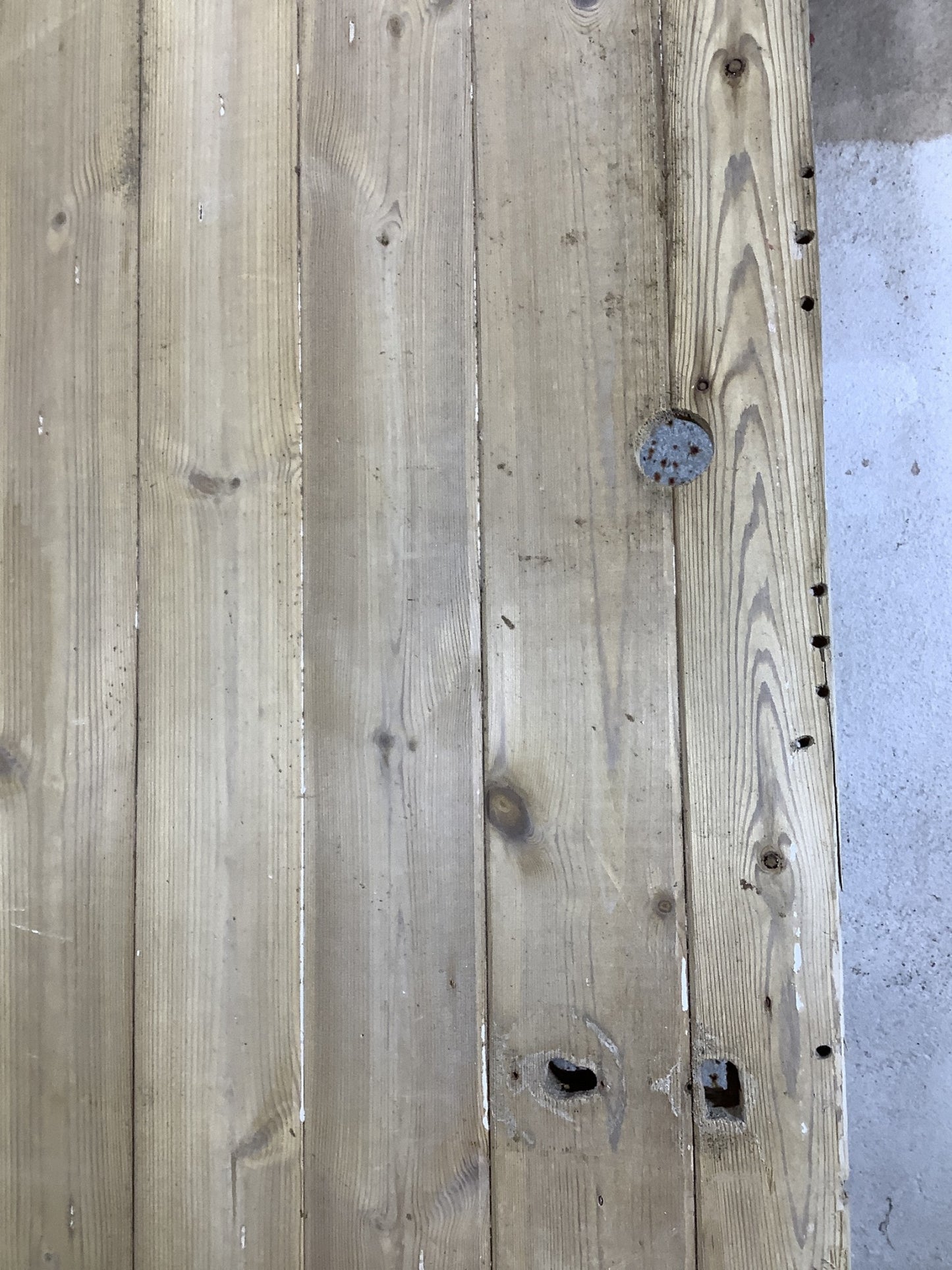 6th Picture showing lock holes and holes on the side