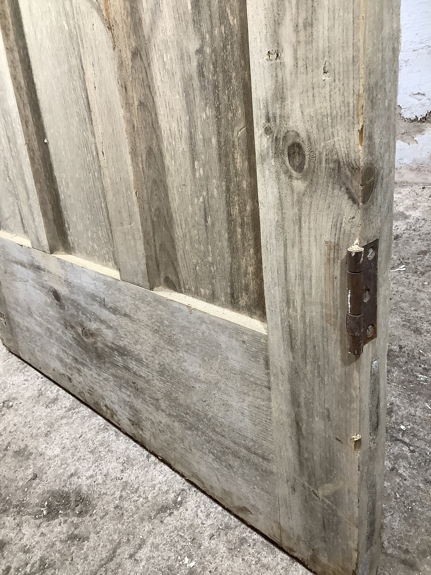 12th Picture showing broken bottom hinge