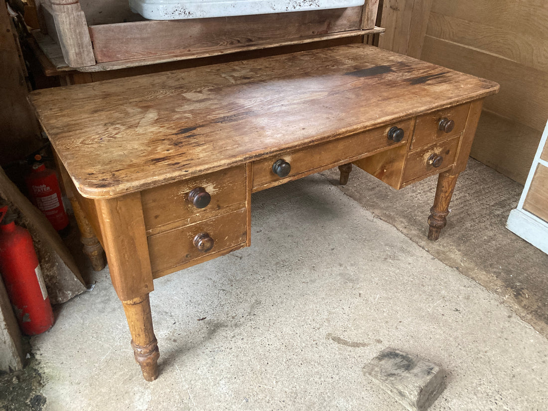 Antique Desks: A Timeless Elegance in the Modern Age of Remote Work