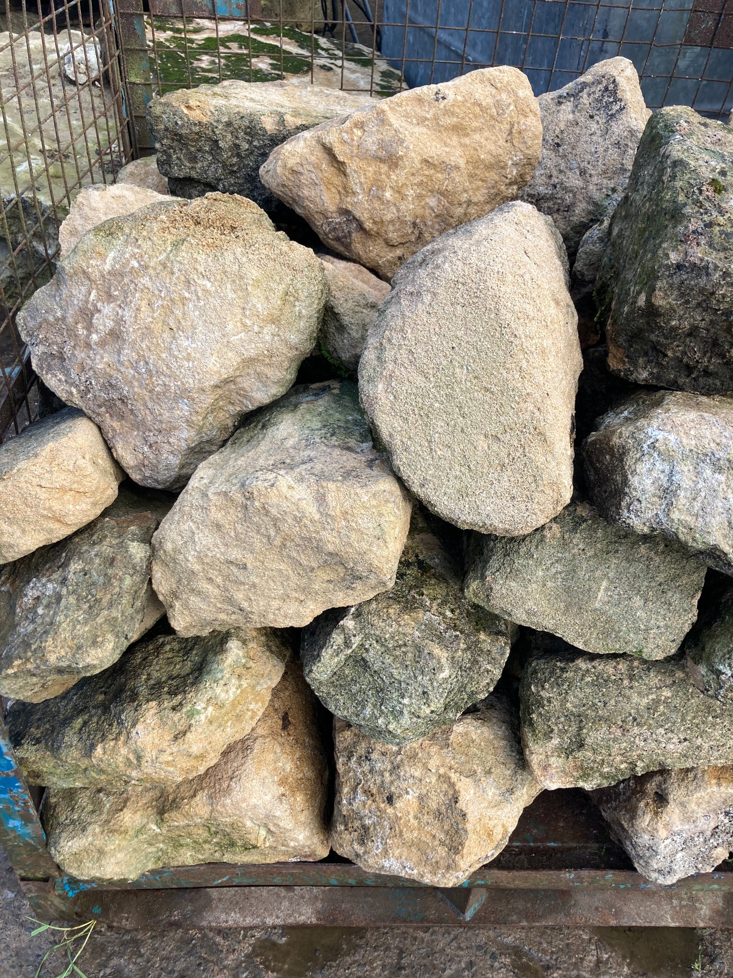 Reclaimed Bath Stone Rubble Blocks