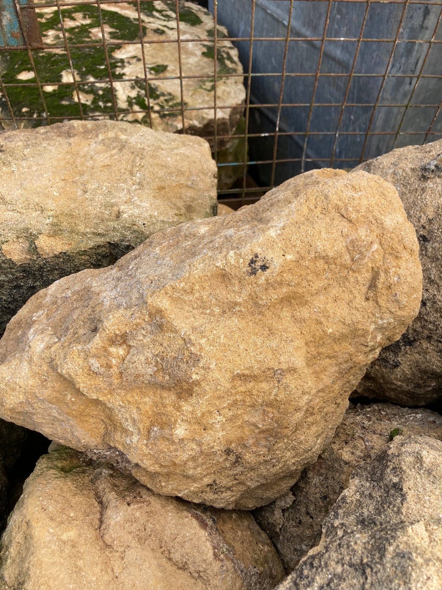 Reclaimed Bath Stone Rubble Blocks