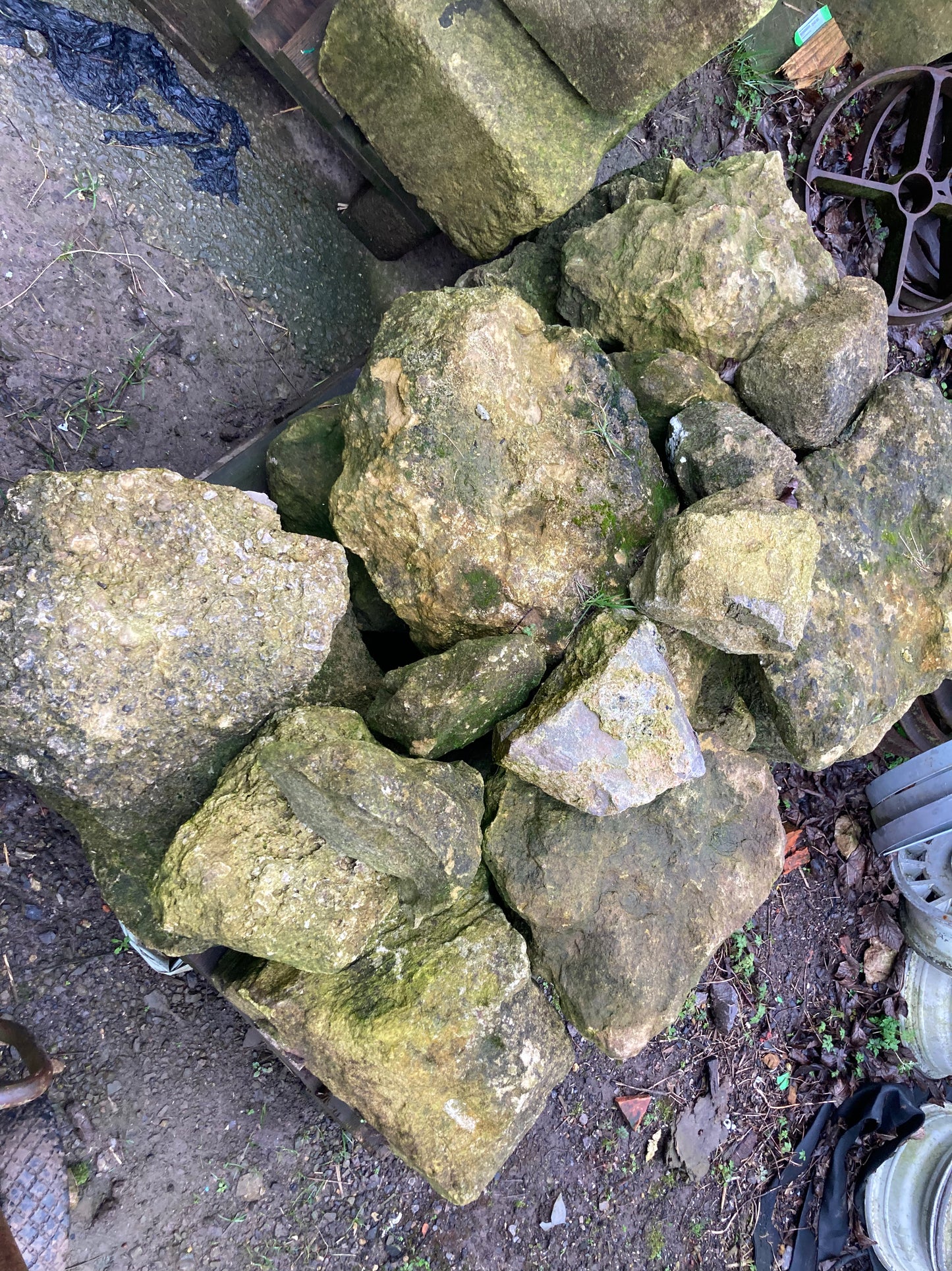 Reclaimed Bath Stone Rubble Blocks