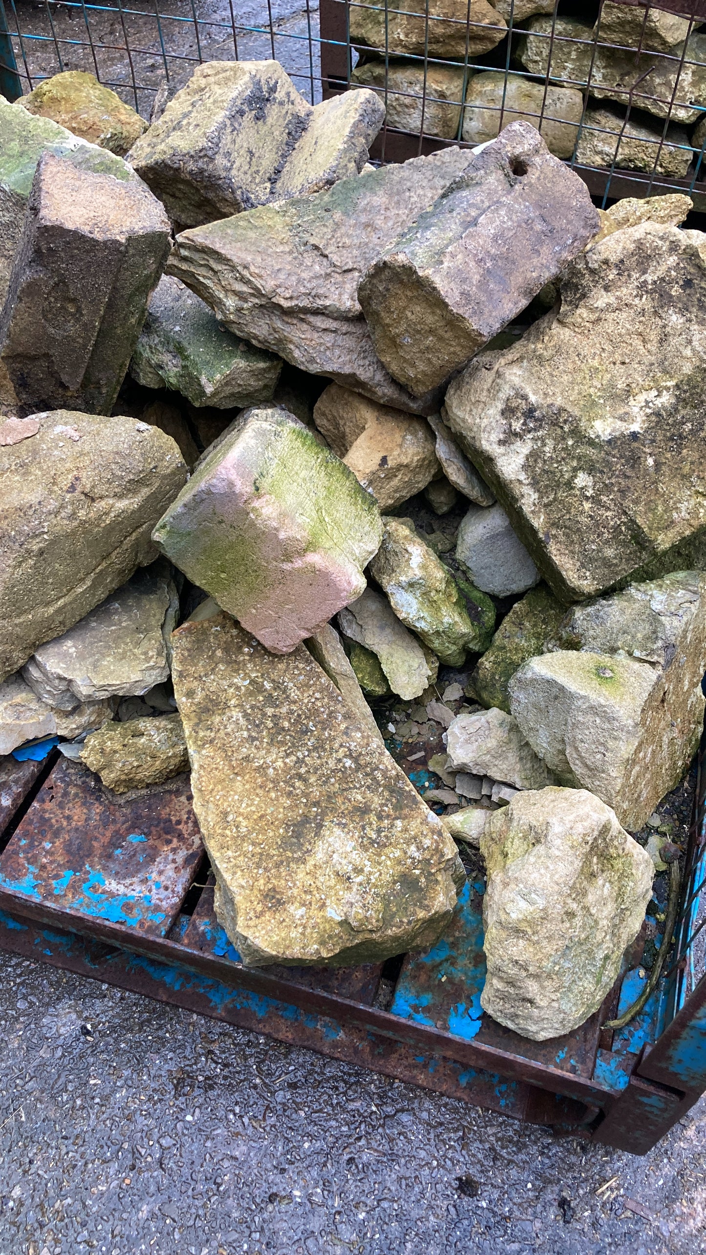 Reclaimed Bath Stone Rubble Blocks
