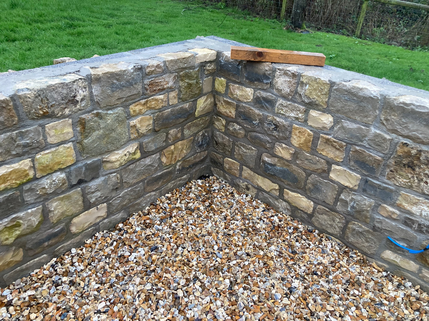 High Quality White & Light Grey Lias Limestone Mendip Building Stone