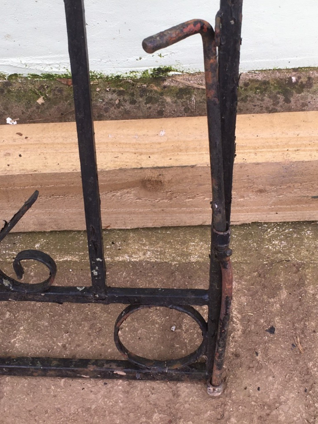 234cm Wide Pair Of Reclaimed Rusty Old Black Steel Driveway Gates Restoration