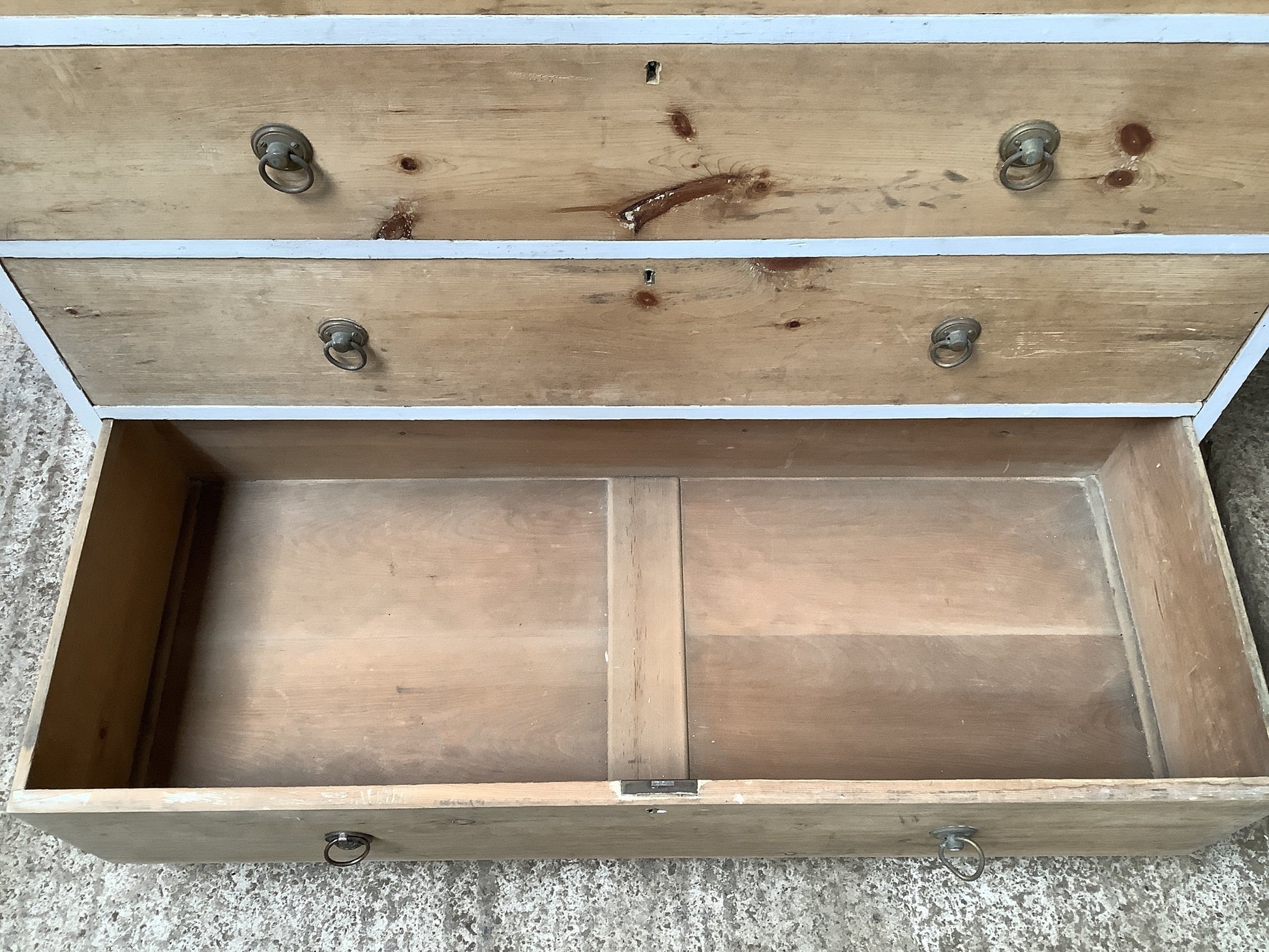 Bottom drawer