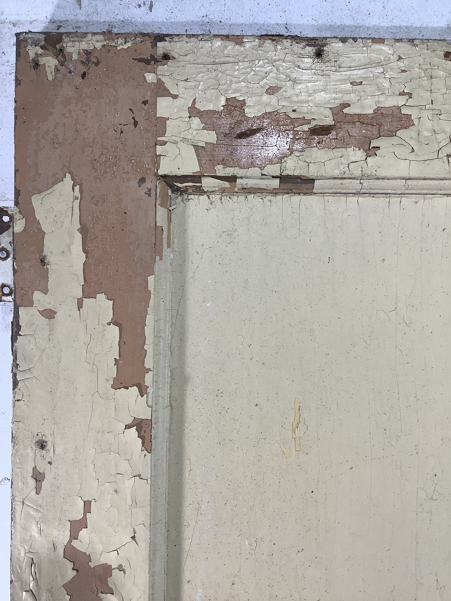 11th Picture showing flaking paint