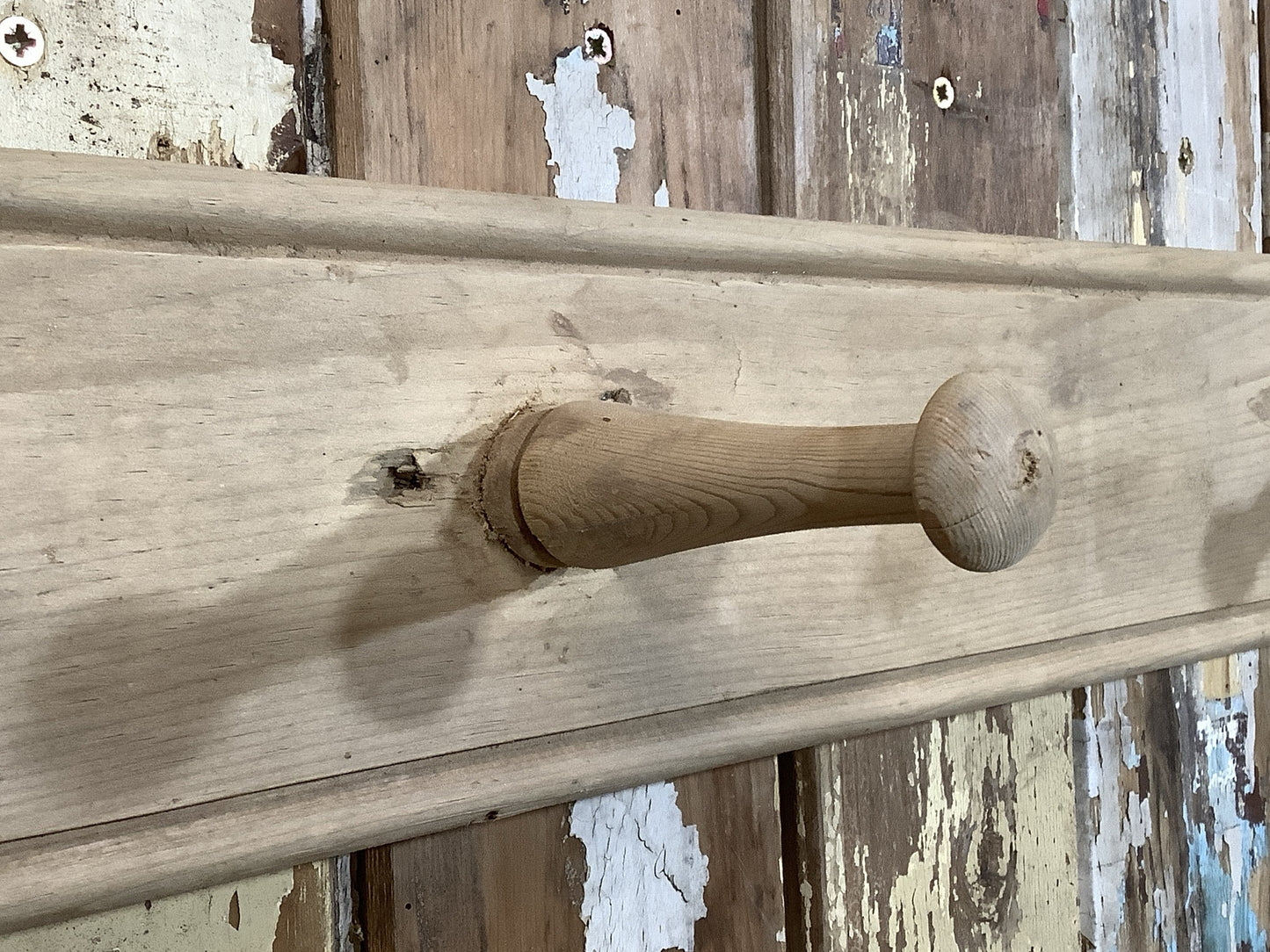 Rack Of 4 Rustic Old Stripped Pine & Beech Wooden Coat Hooks 3'6"