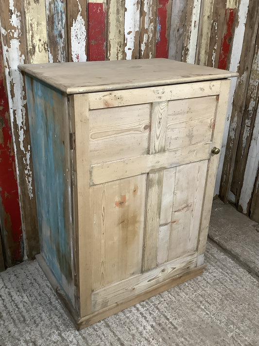 Interesting Old Rustic Stripped Pine Single Storage Linen Tray Cupboard 3'10”