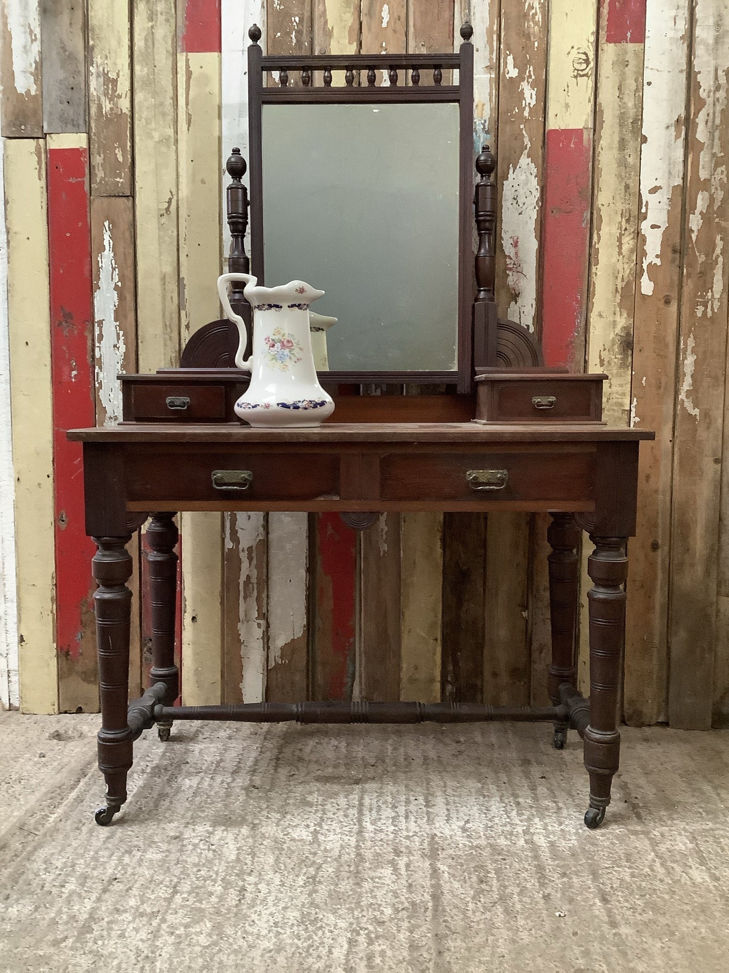 Beautiful Dark Mahogany Late Victorian Polished Mahogany Dressing Table Wooden