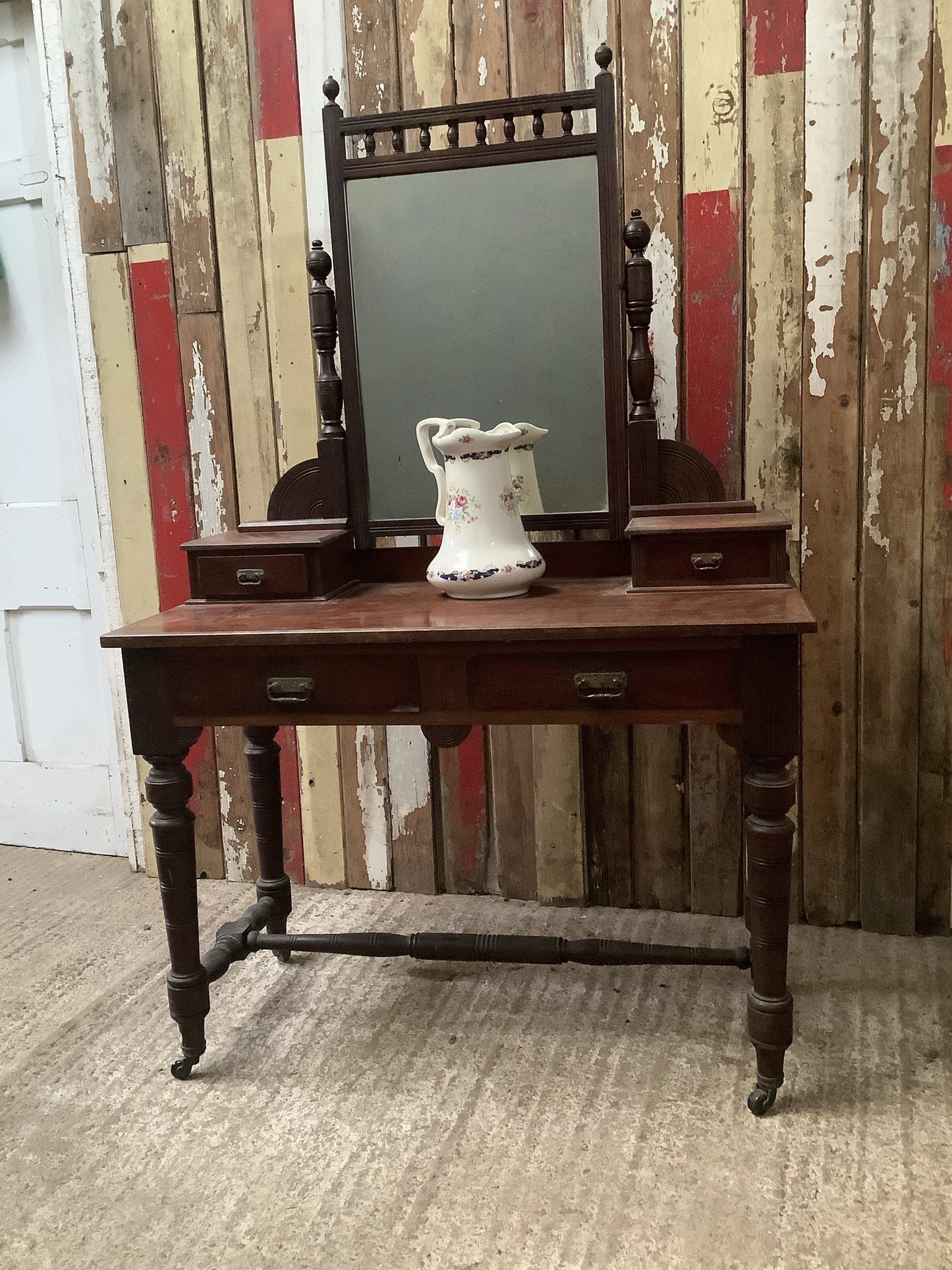 Beautiful Dark Mahogany Late Victorian Polished Mahogany Dressing Table Wooden