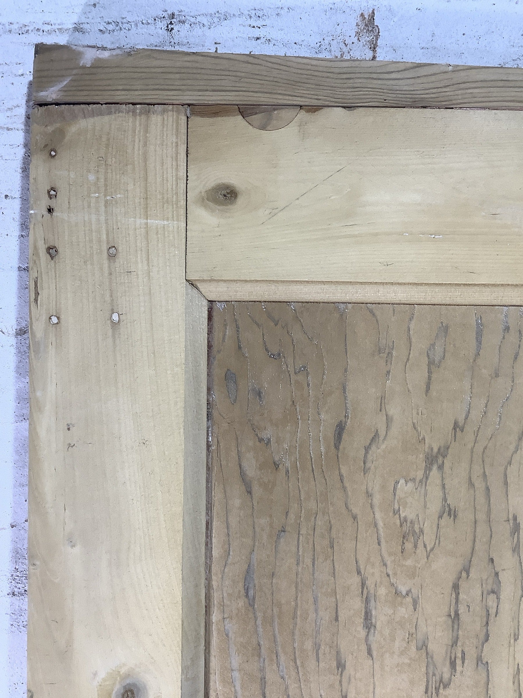 5th picture showing height measurement does not include this strip of wood