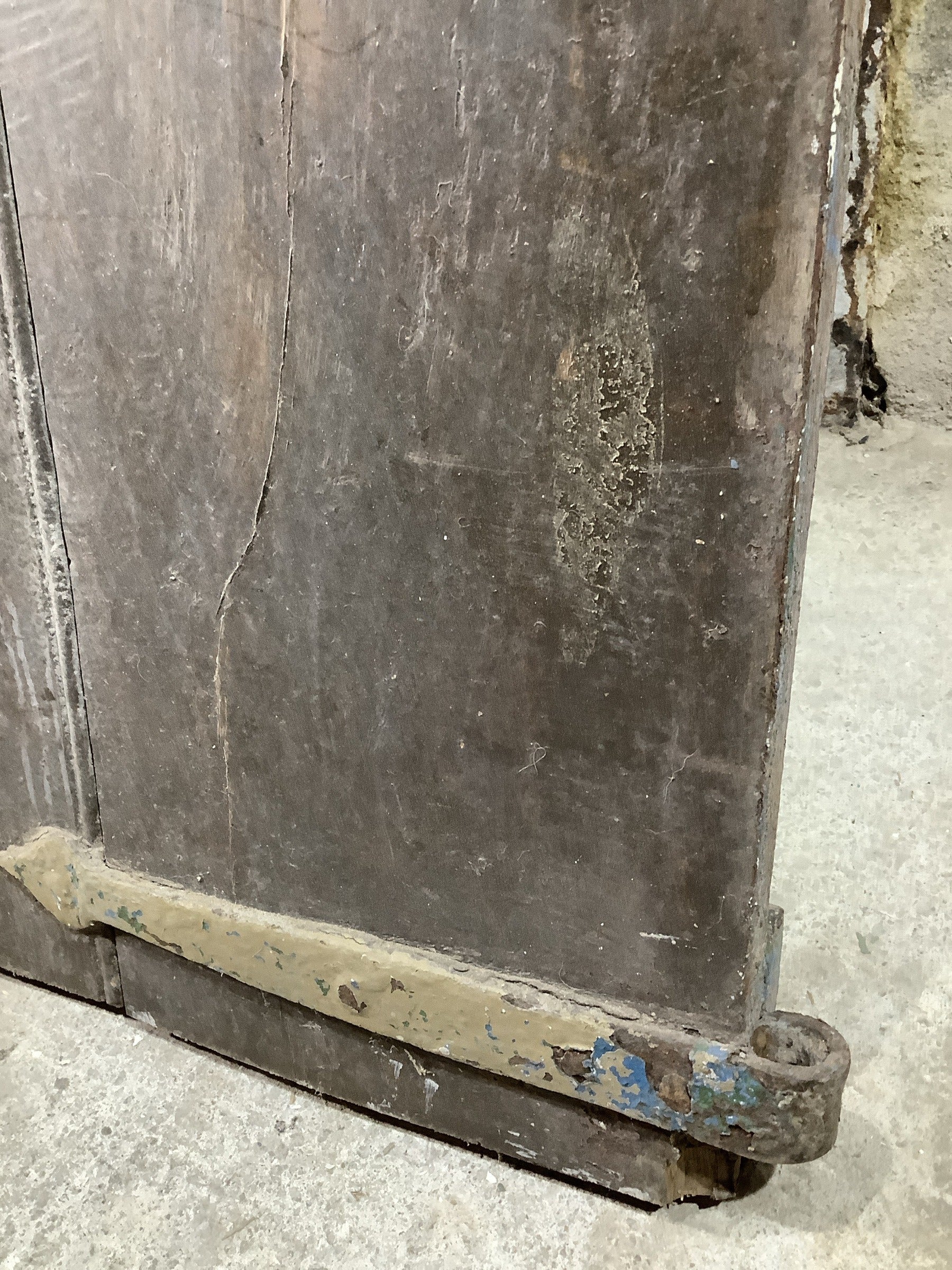 9th Picture showing wrought iron hinges