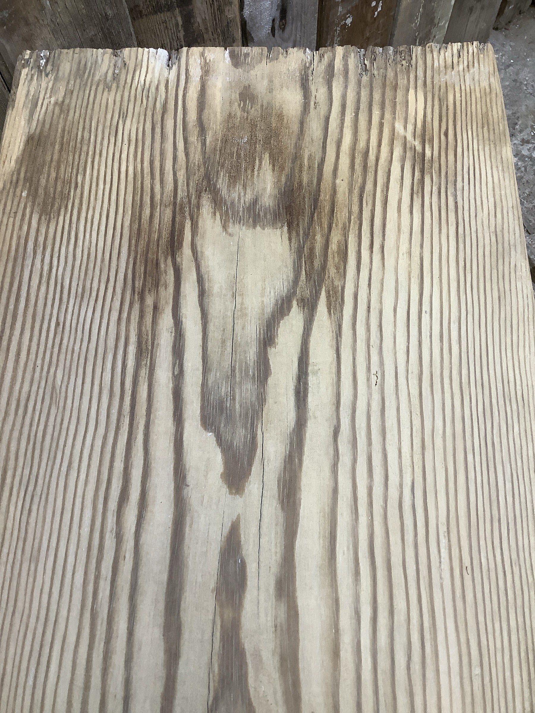 Rustic end and dark mark