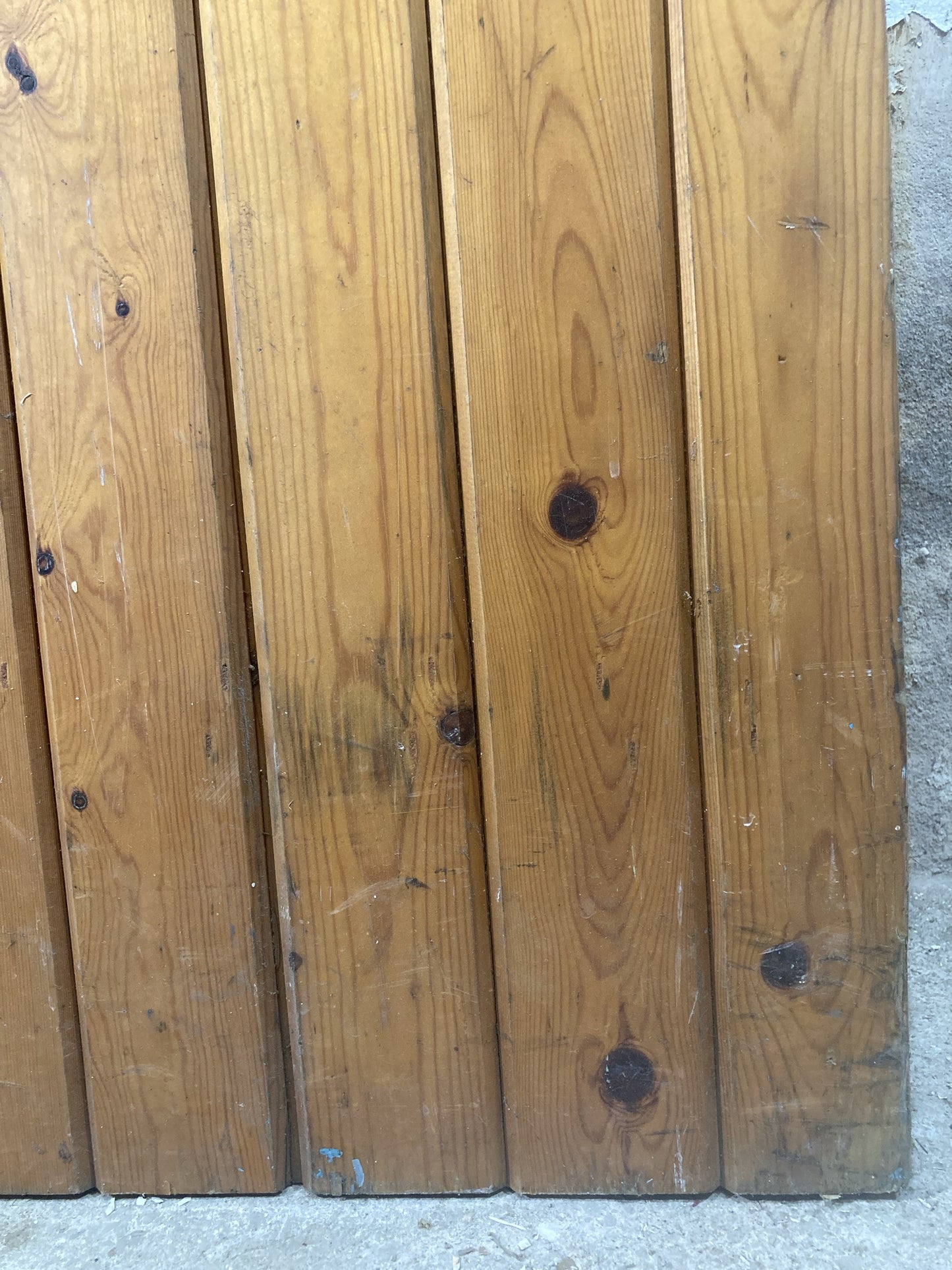 10th Picture showing marks and scratches