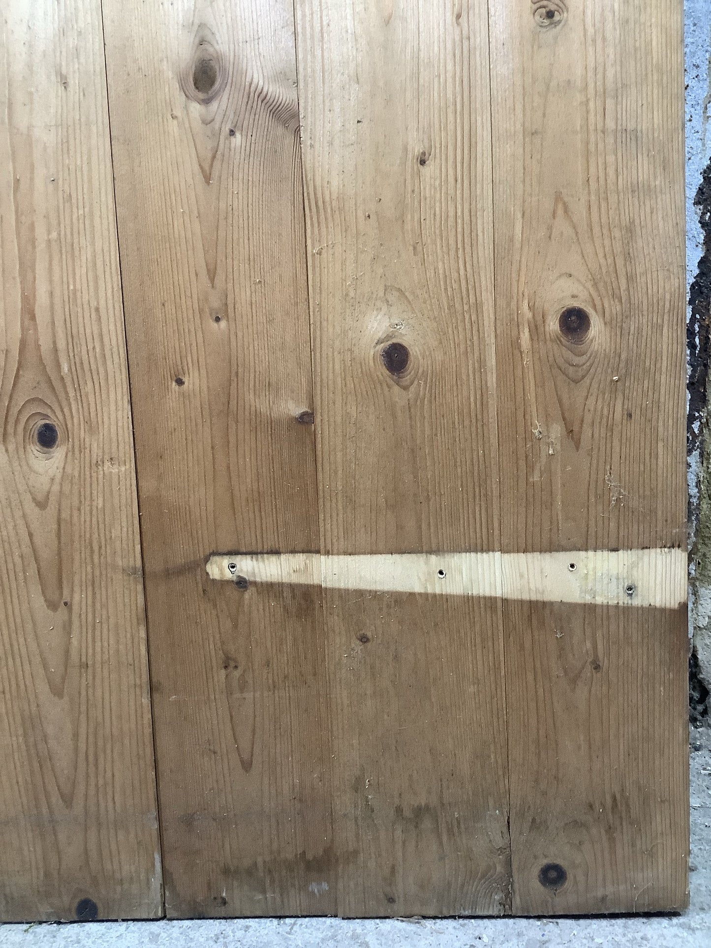 4th Picture showing old hinge mark