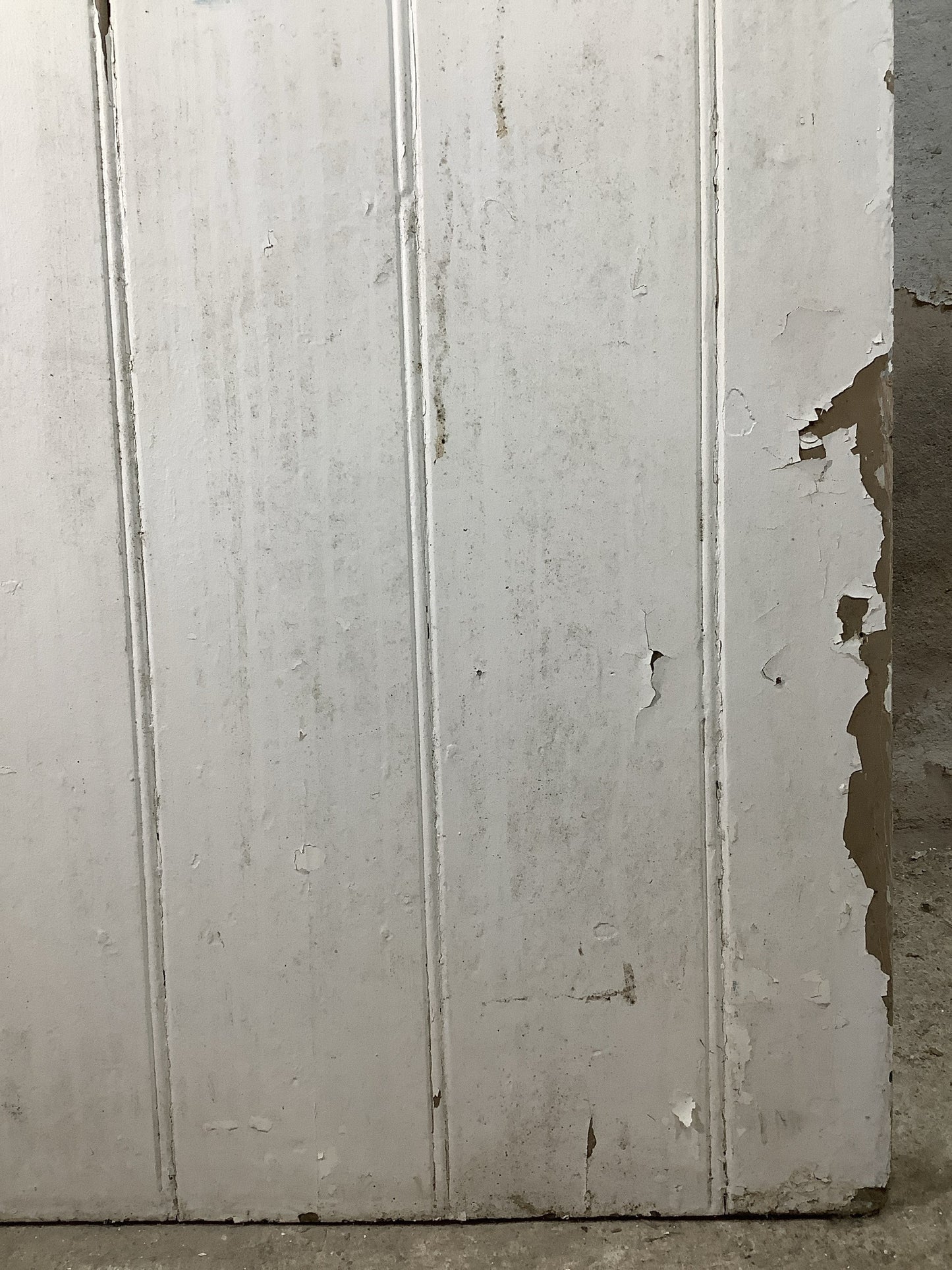 4th Picture showing flaking paint