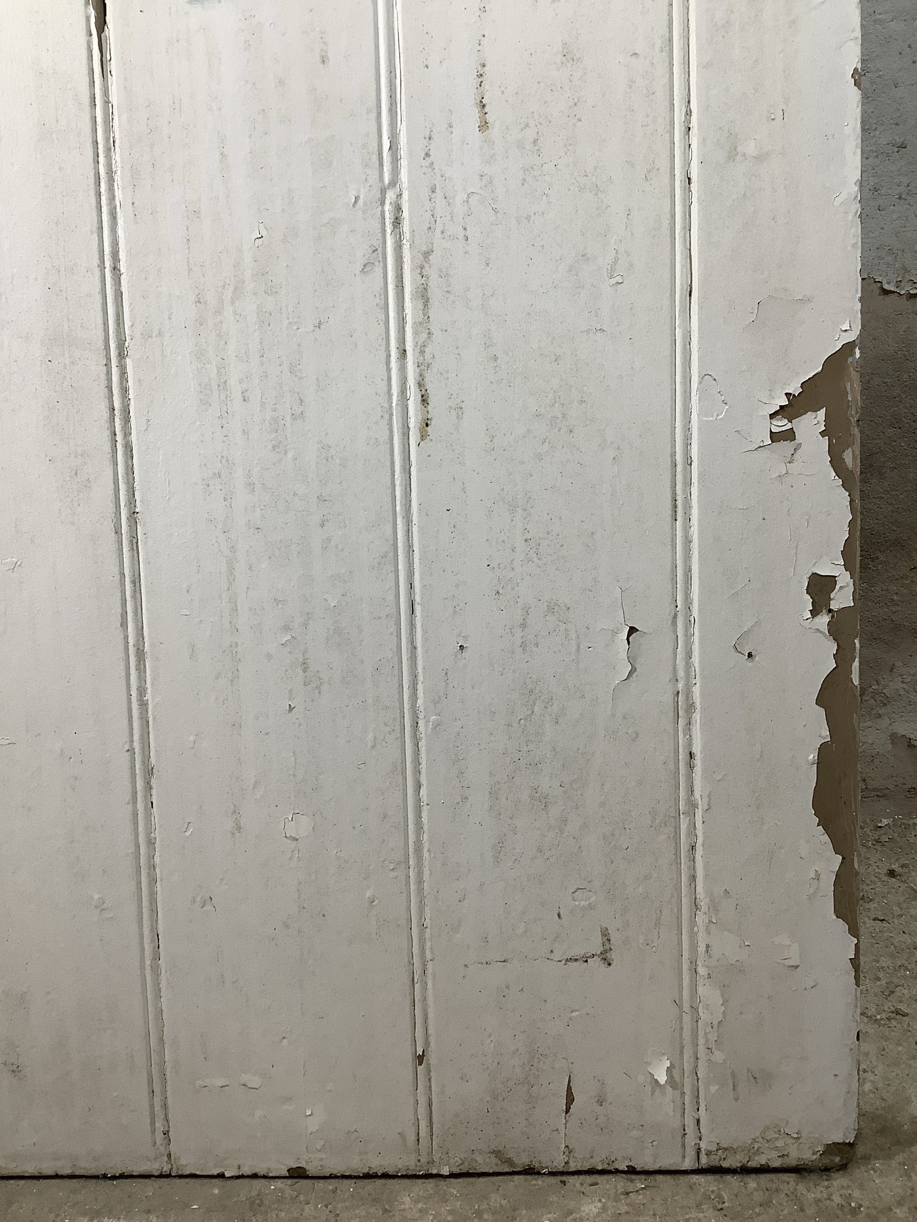 4th Picture showing flaking paint