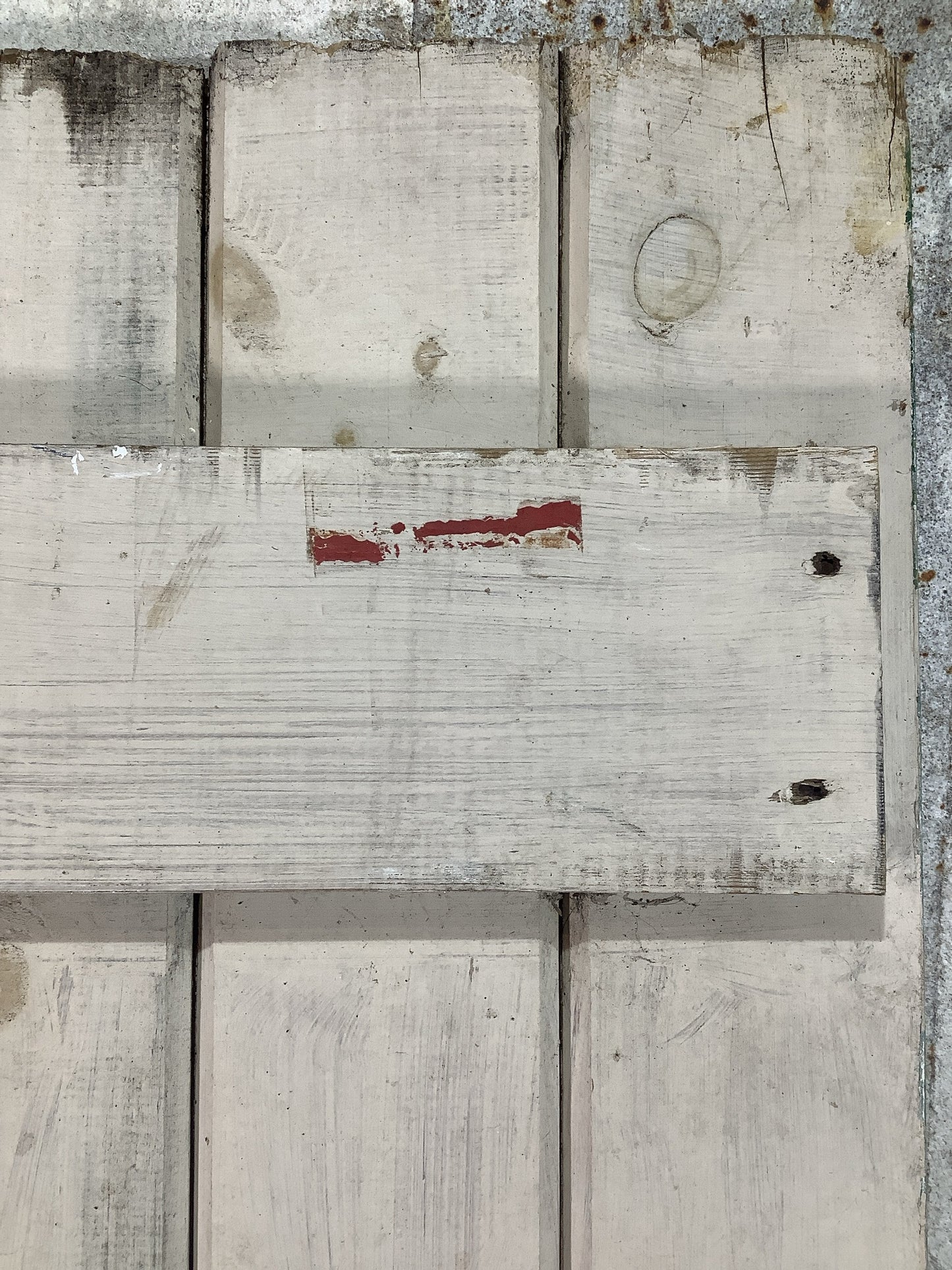 12th Picture showing red paint and uneven top