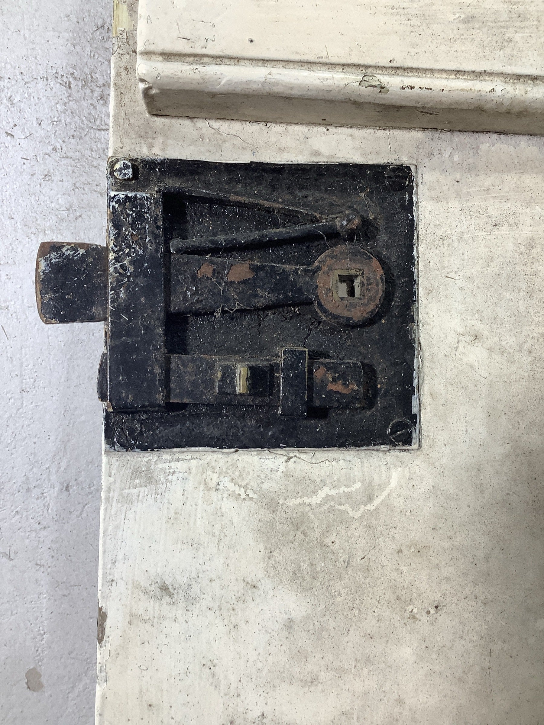 10th Picture showing skeleton lock/latch