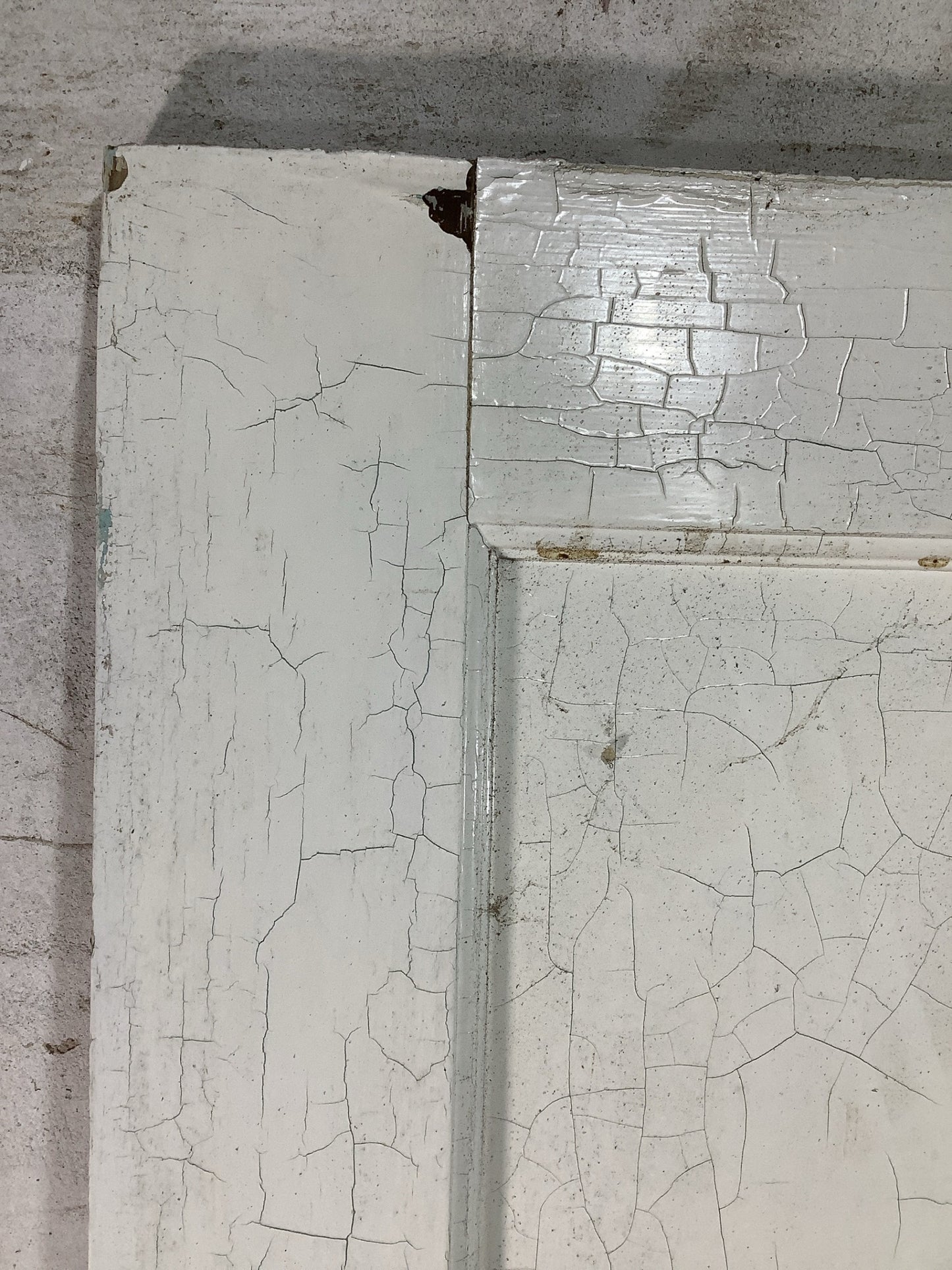 12th Picture showing flaking paint