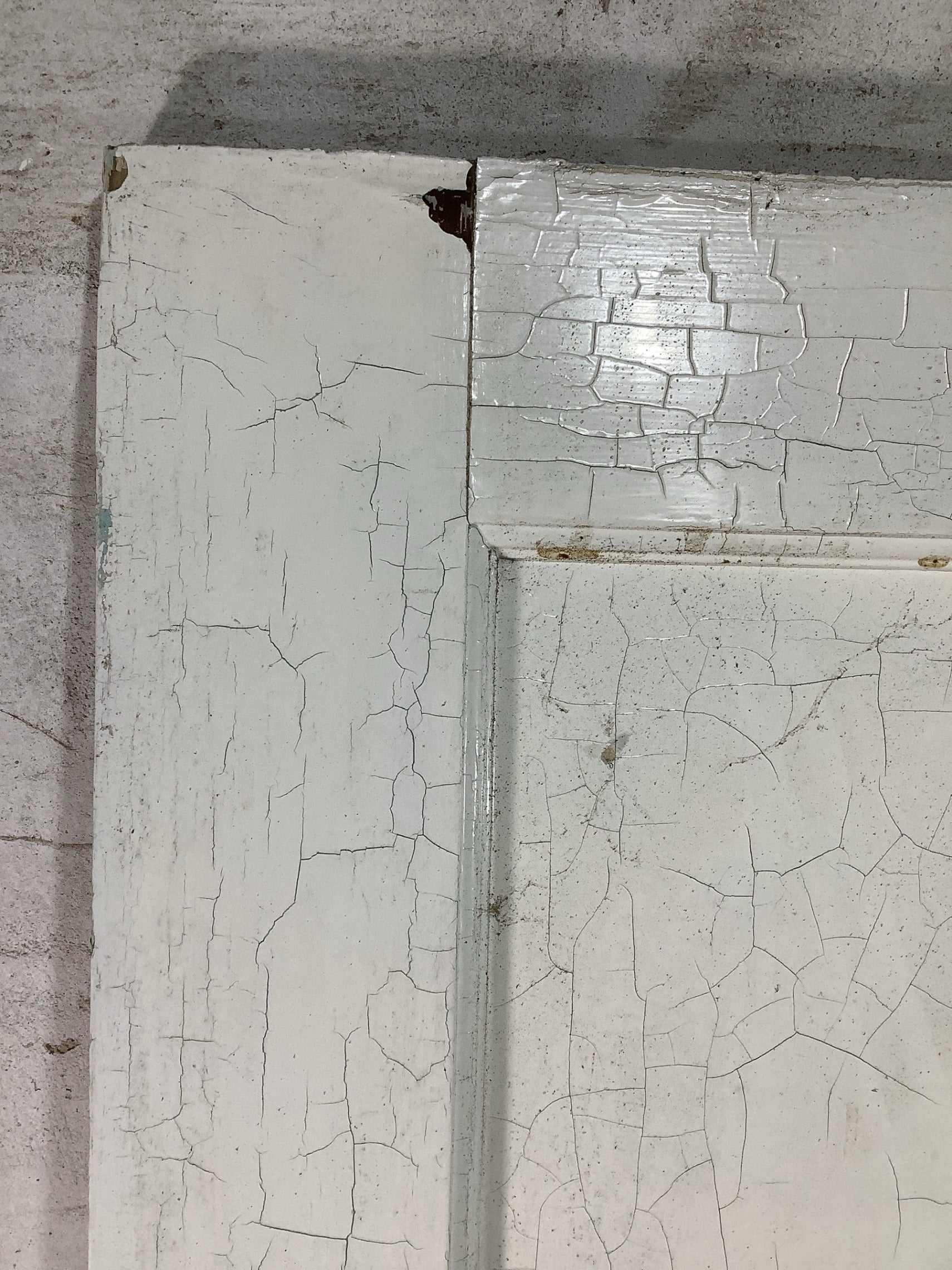 12th Picture showing flaking paint